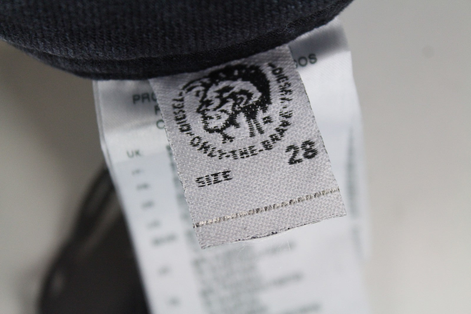 DIESEL Thommer 084NK vyriški džinsai W28/L30 Liekni, tampri medvilnė tamsiai mėlyna 