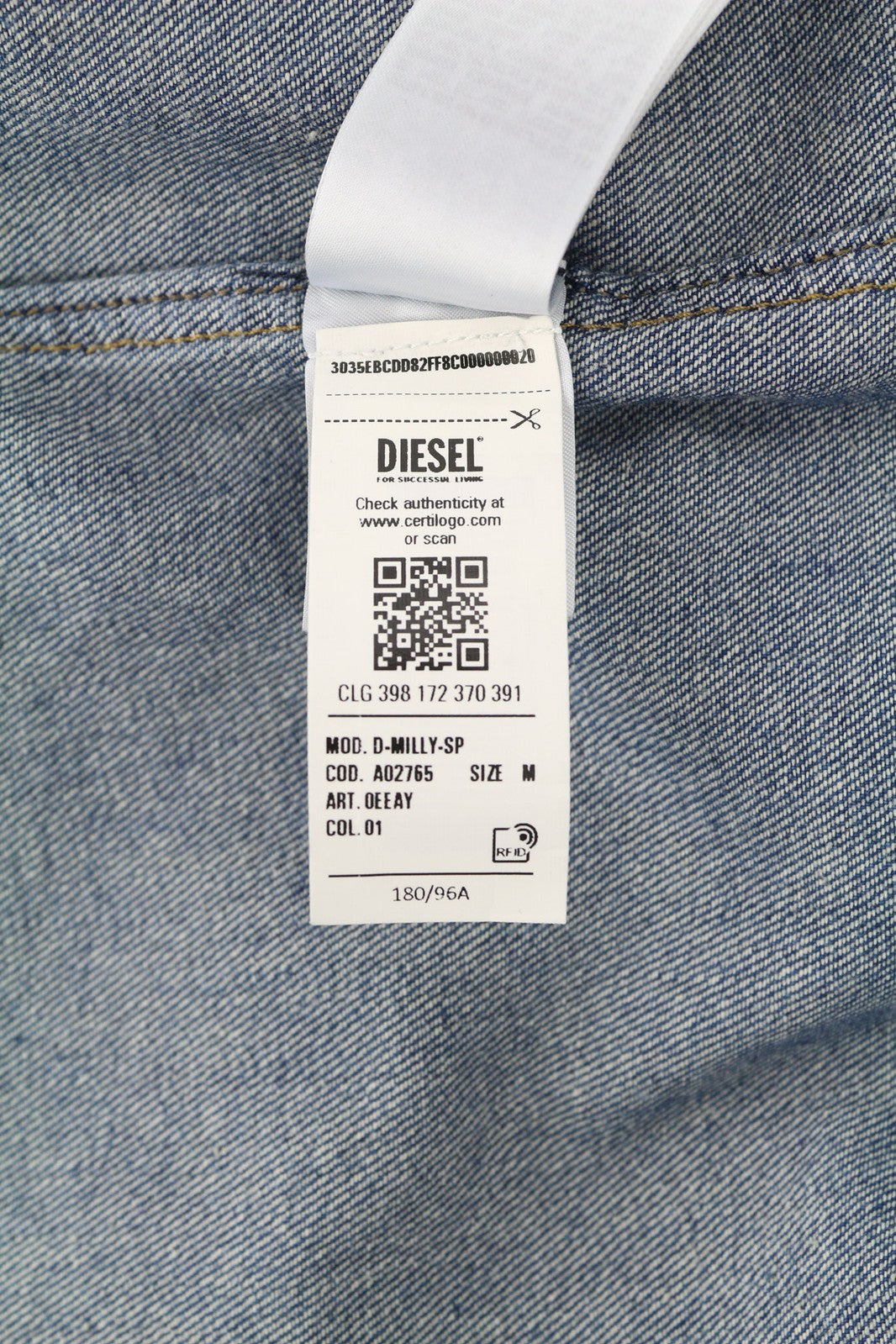 DIESEL D-Milly-SP vyriški marškinėliai, M, džinsiniai, su uždėtinėmis kišenėmis, spaudėmis ant kaklo, mėlyni. Rekomenduojama kaina – 199 €.