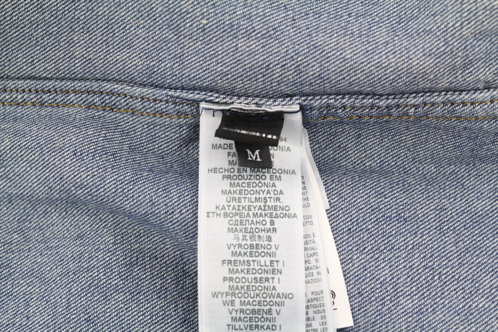 DIESEL D-Milly-SP vyriški marškinėliai, M, džinsiniai, su uždėtinėmis kišenėmis, spaudėmis ant kaklo, mėlyni. Rekomenduojama kaina – 199 €.