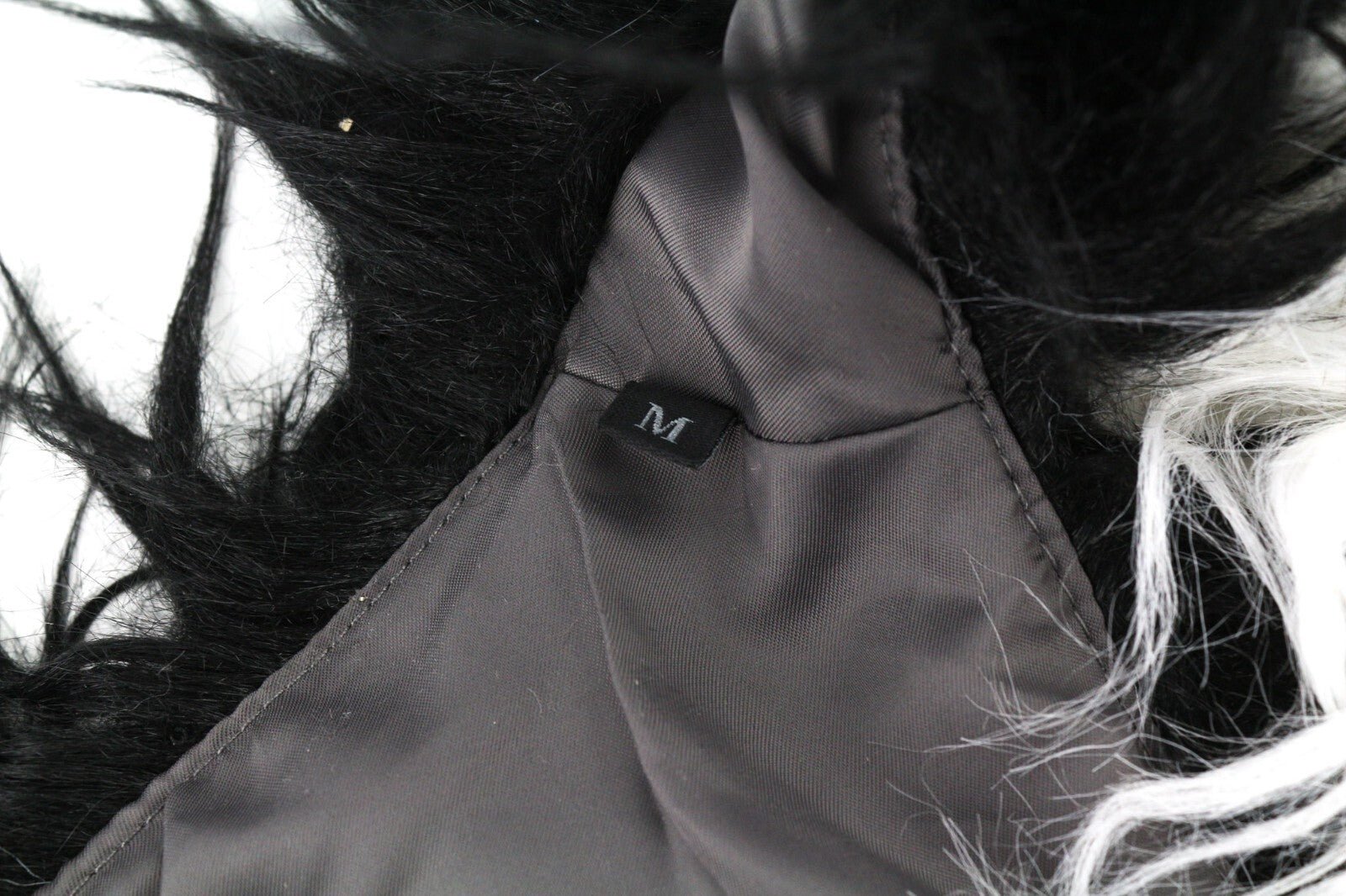 DIESEL L-Angus-A moteriška liemenė M su dirbtiniu kailiu, pūkuotu dryžuotu raštu, juoda ir balta 