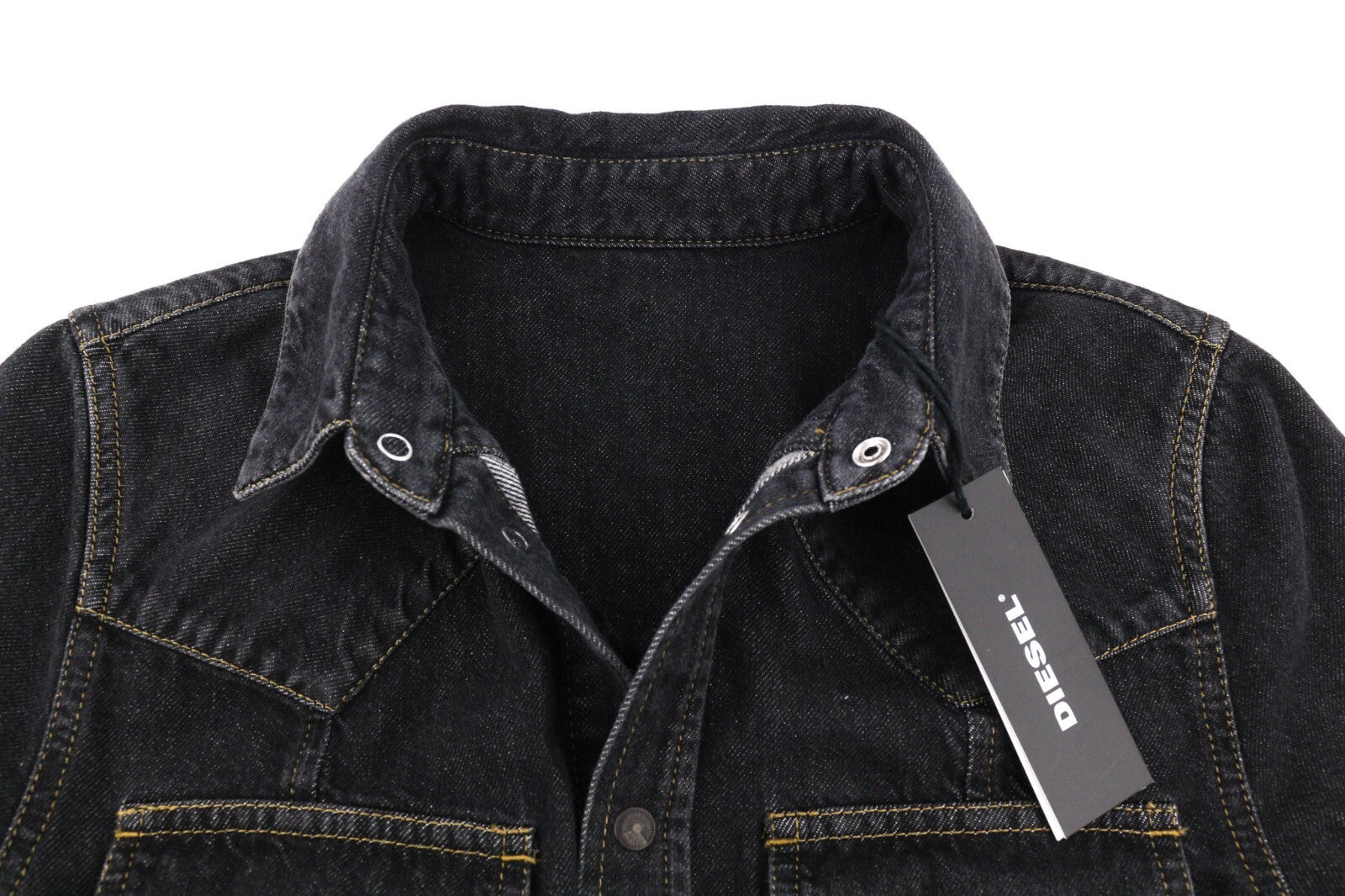 DIESEL De-Rin-F moteriški marškinėliai S džinsinio audinio, vesterno spalvos, tamsiai juodi, išskleidžiamo kaklo, su sagomis.