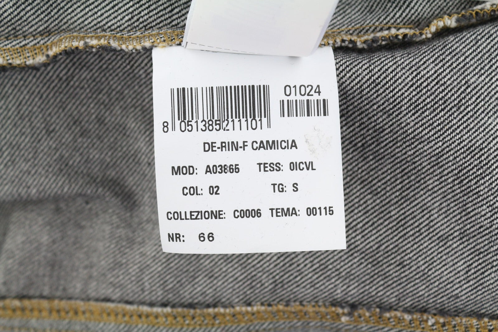 DIESEL De-Rin-F moteriški marškinėliai S džinsinio audinio, vesterno spalvos, tamsiai juodi, išskleidžiamo kaklo, su sagomis.