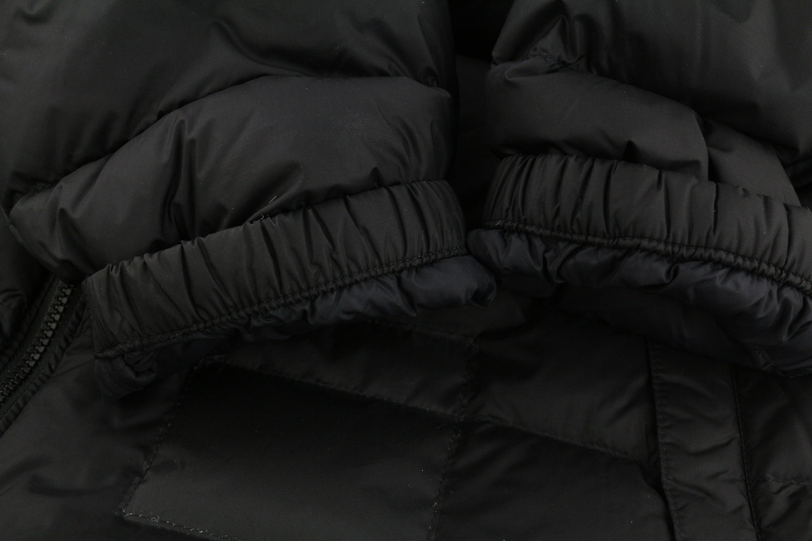 „The North Face 1996 Retro Nuptse“ vyriška striukė XL dydžio su logotipu ir paslėptu gobtuvu. 