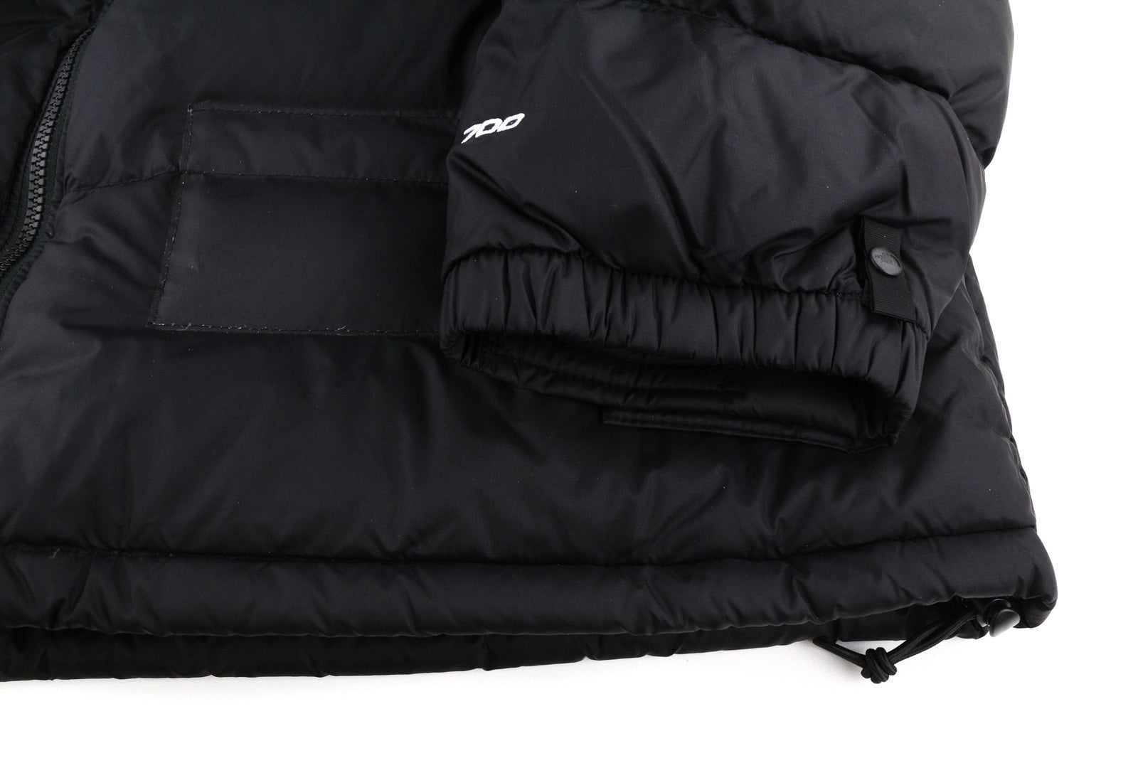 „The North Face 1996 Retro Nuptse“ vyriška striukė XL dydžio su logotipu ir paslėptu gobtuvu. 