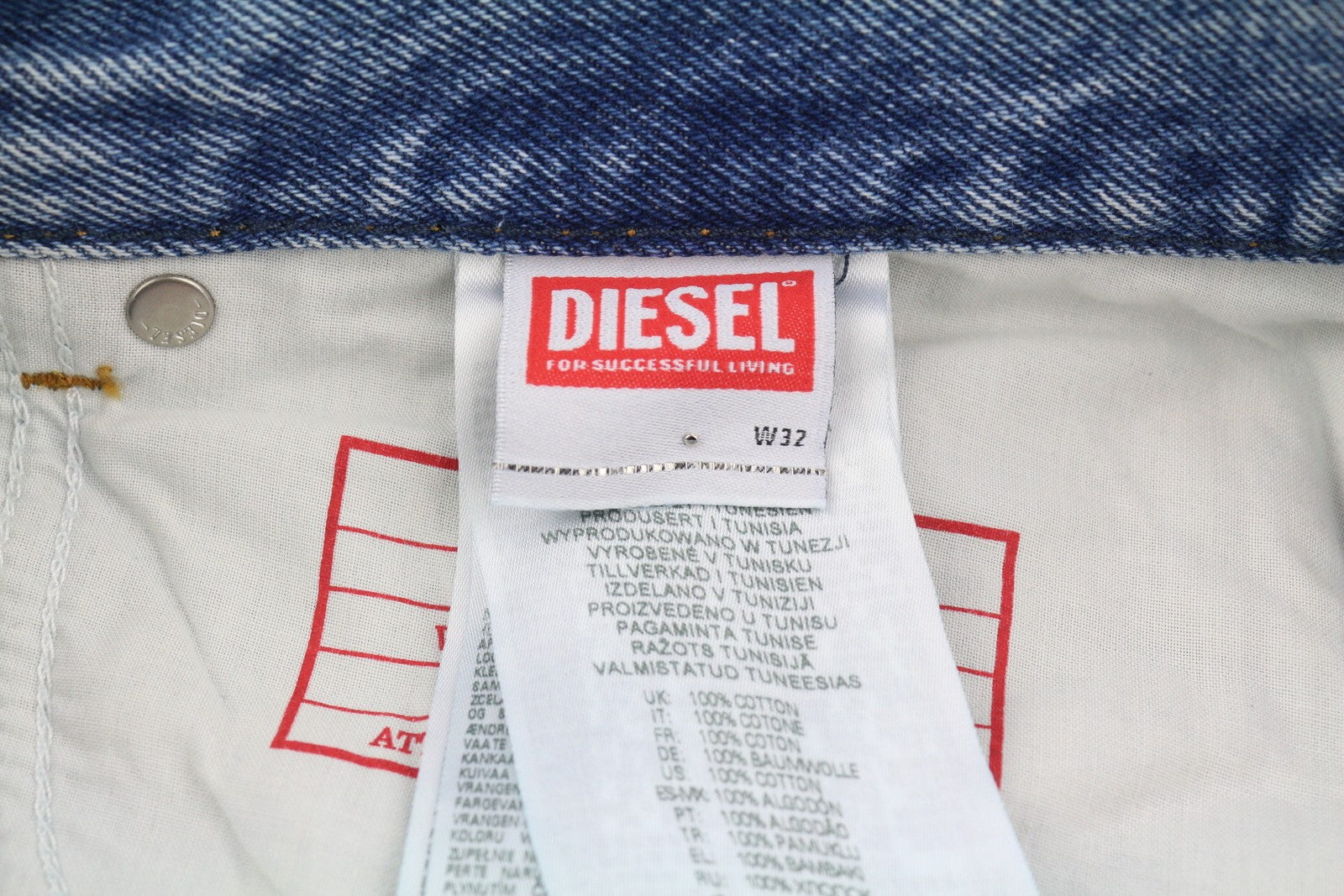 DIESEL 2010 D-MACS 09C14 vyriški džinsai W32/L30 laisvi tiesūs skalbtos mėlynos spalvos, rekomenduojama kaina – 250 € 