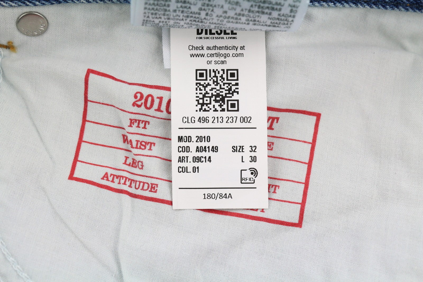 DIESEL 2010 D-MACS 09C14 vyriški džinsai W32/L30 laisvi tiesūs skalbtos mėlynos spalvos, rekomenduojama kaina – 250 € 