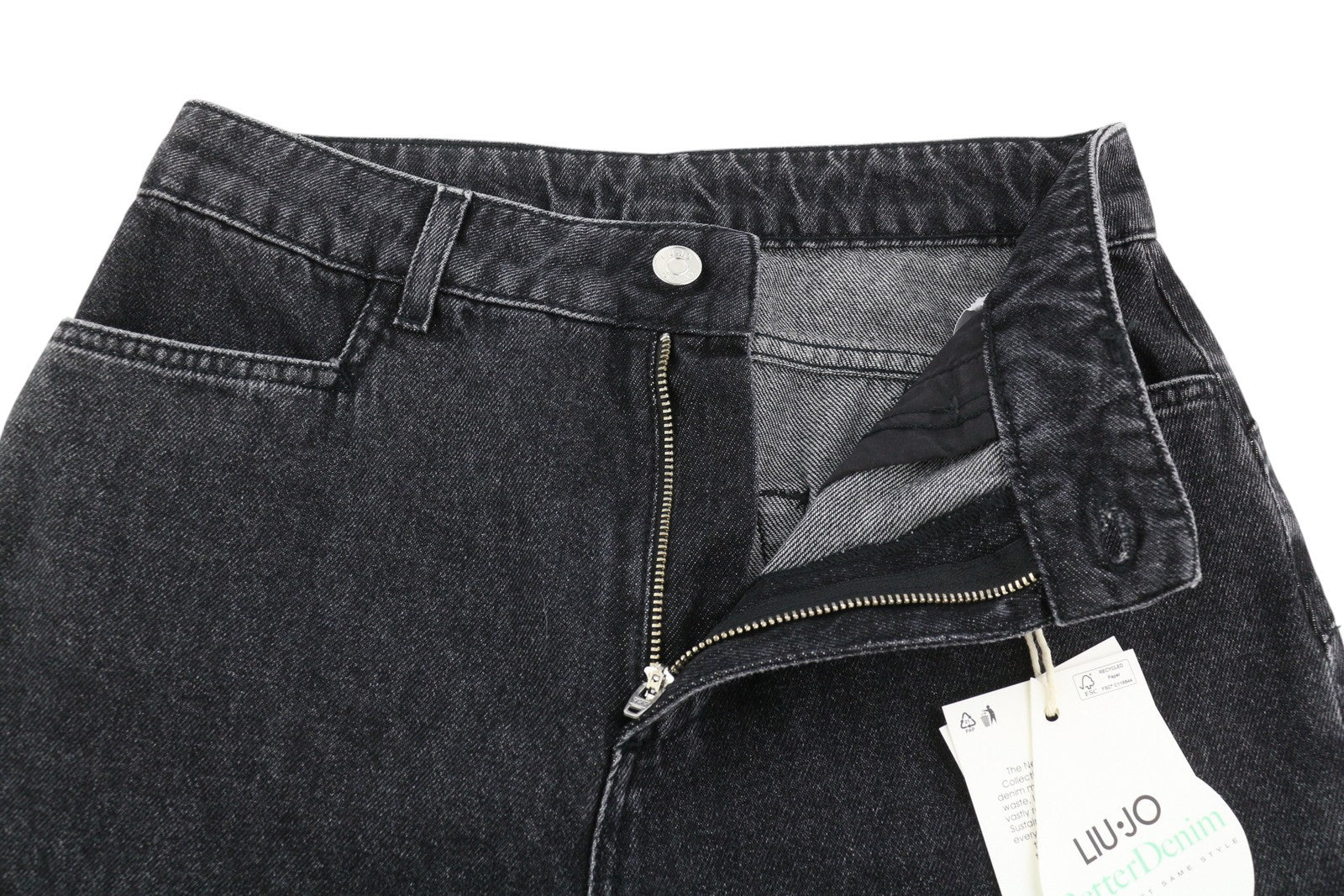 LIU JO apkarpyti platėjančios moteriški džinsai W28 juodi džinsai su aukštu juosmeniu, užtrauktuku ir logotipu ant kulkšnies. 