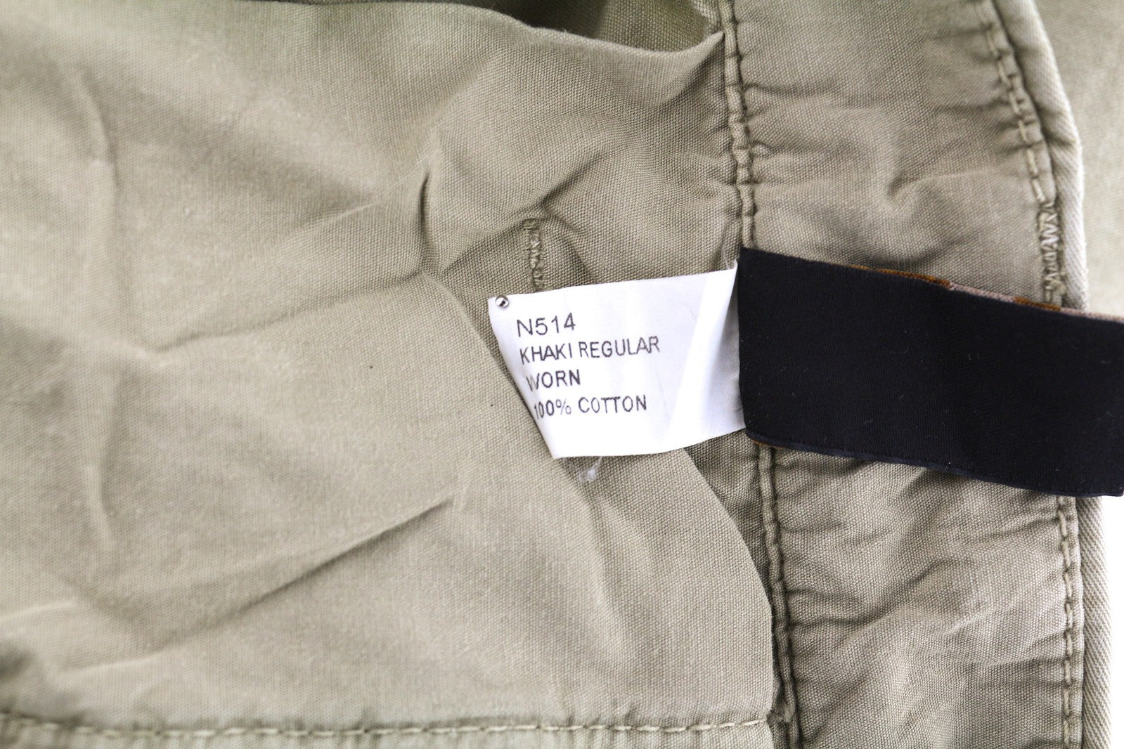 NUDIE chaki spalvos įprastos vyriškos kelnės W28/L32 vidutinio smėlio spalvos su sagomis ir logotipu bei chino šortais 