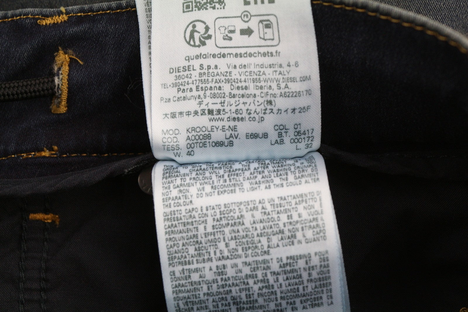 DIESEL Krooley Jogg E69UB vyriški džinsai W40/L32 tamprūs, siaurėjantys, skalbtos mėlynos spalvos, rekomenduojama kaina – 295 € 