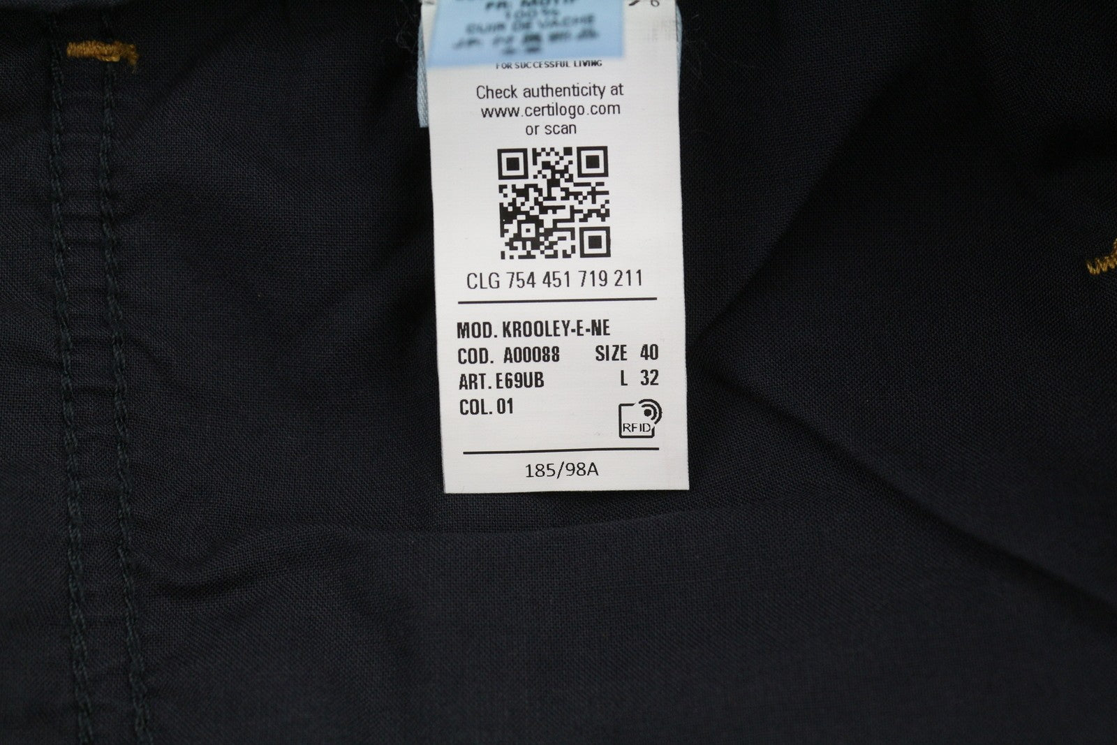 DIESEL Krooley Jogg E69UB vyriški džinsai W40/L32 tamprūs, siaurėjantys, skalbtos mėlynos spalvos, rekomenduojama kaina – 295 € 