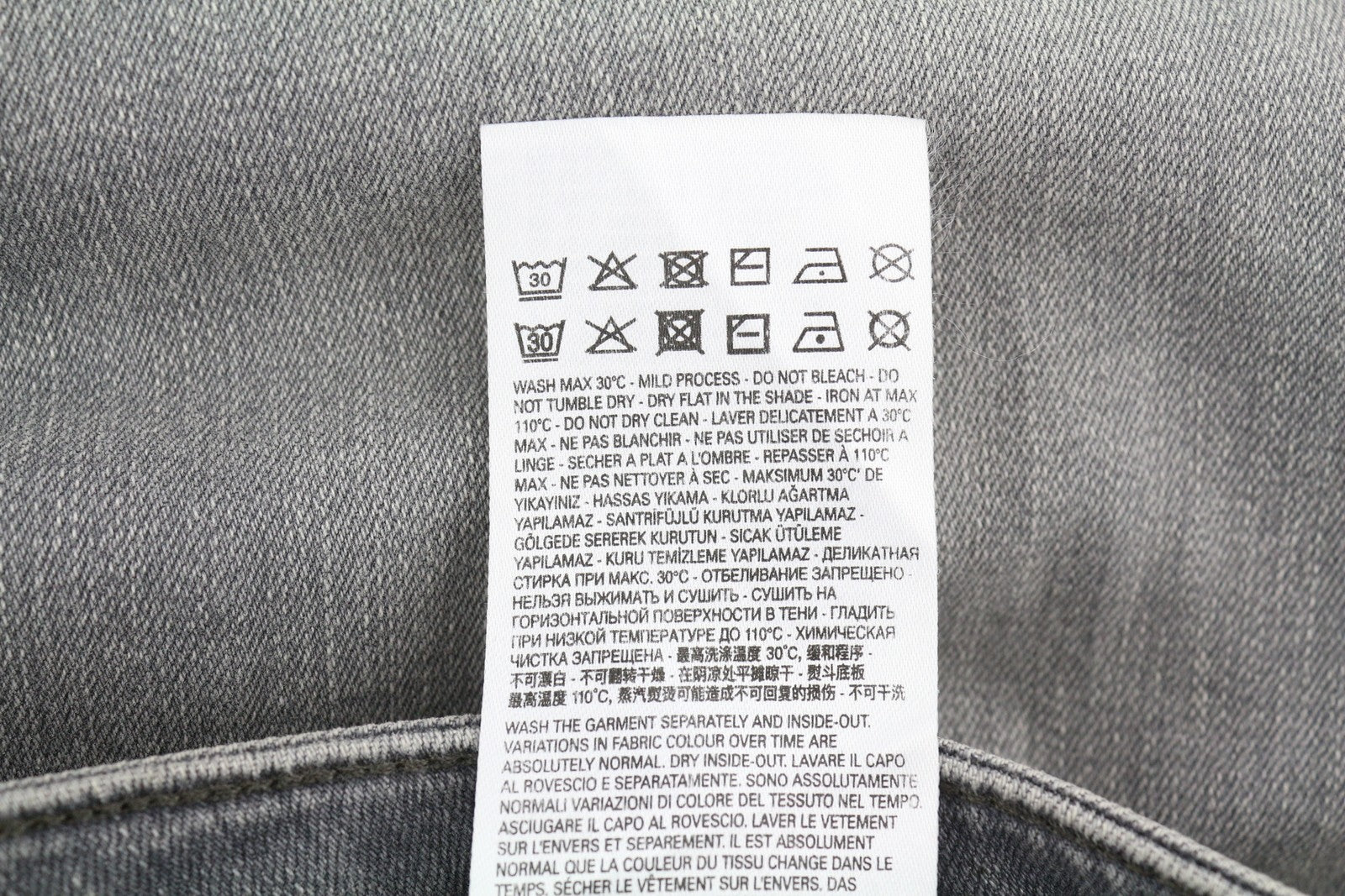 DIESEL Safado-X RB061 vyriški džinsai W36/L32 tiesūs su sagomis, skalbtos pilkos spalvos, rekomenduojama kaina – 175 € 