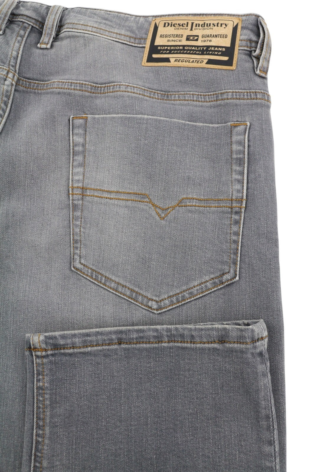 DIESEL Safado-X RB061 vyriški džinsai W36/L32 tiesūs su sagomis, skalbtos pilkos spalvos, rekomenduojama kaina – 175 € 