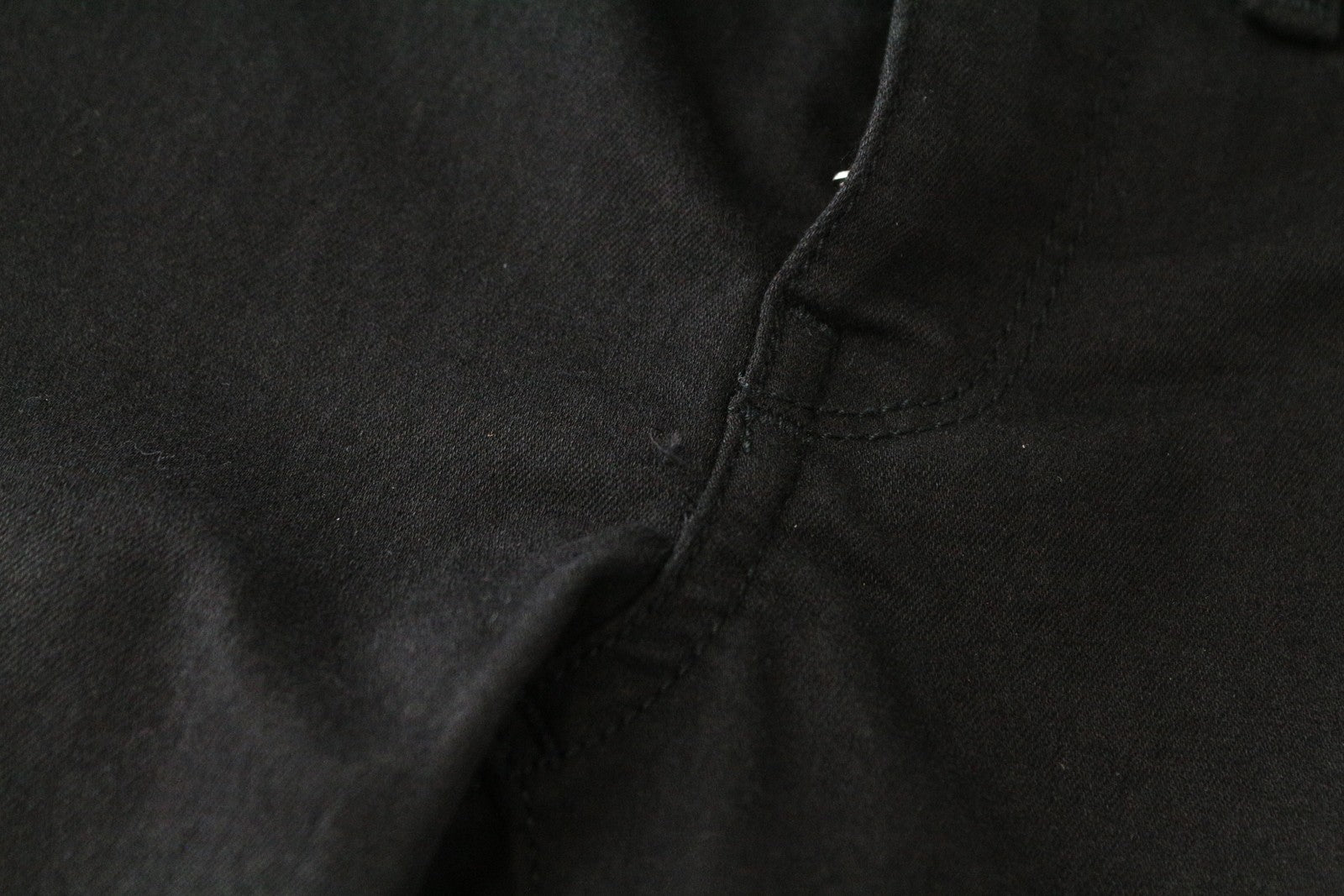 DIESEL Livier R608A W25 moteriškos kelnaitės, juodos, tamprios, itin plonos, žemo liemens. 