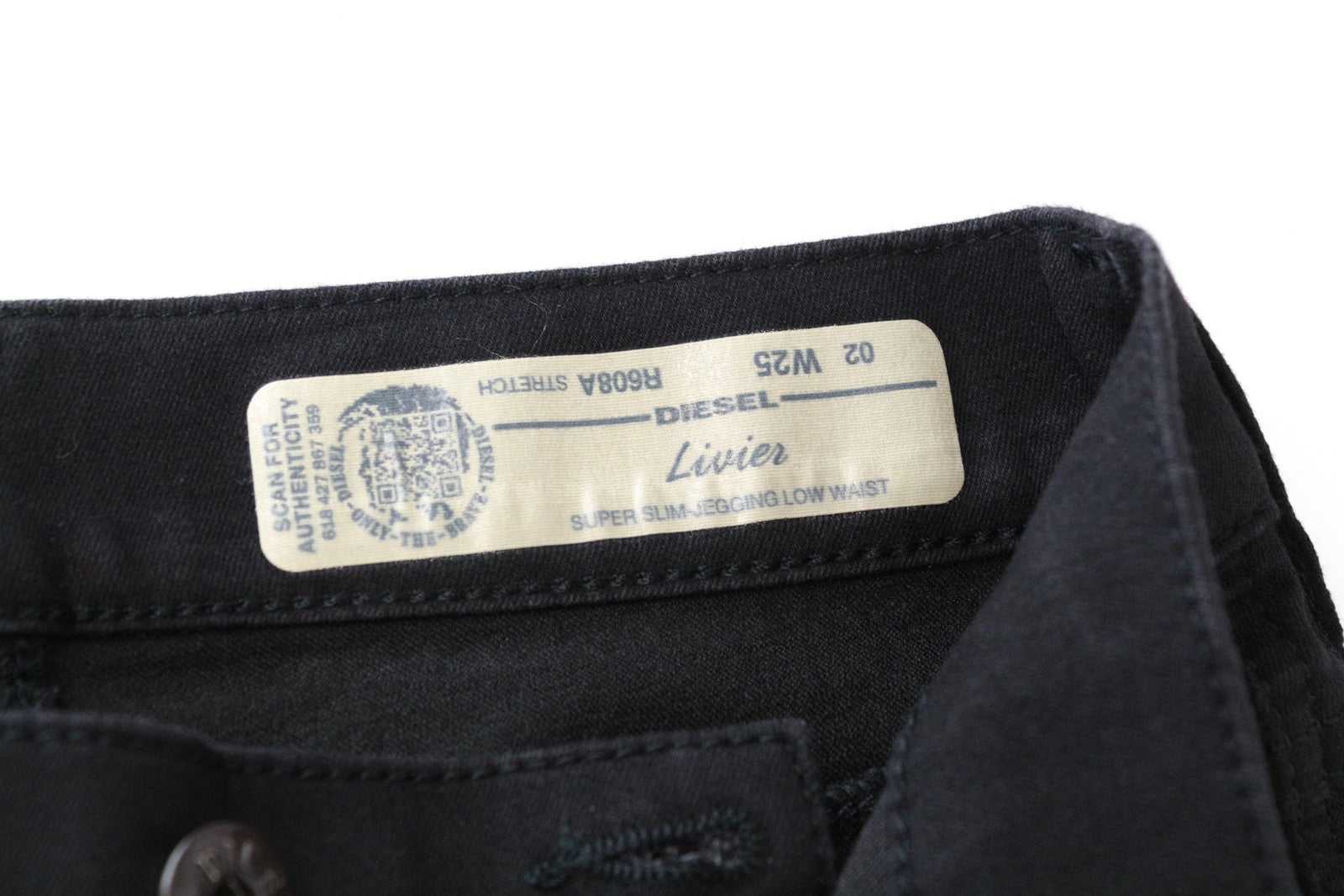 DIESEL Livier R608A W25 moteriškos kelnaitės, juodos, tamprios, itin plonos, žemo liemens. 