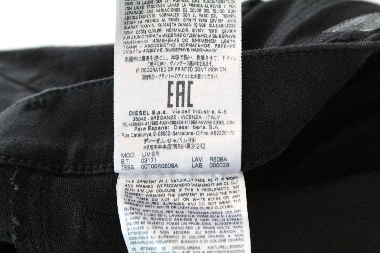 DIESEL Livier R608A W25 moteriškos kelnaitės, juodos, tamprios, itin plonos, žemo liemens. 