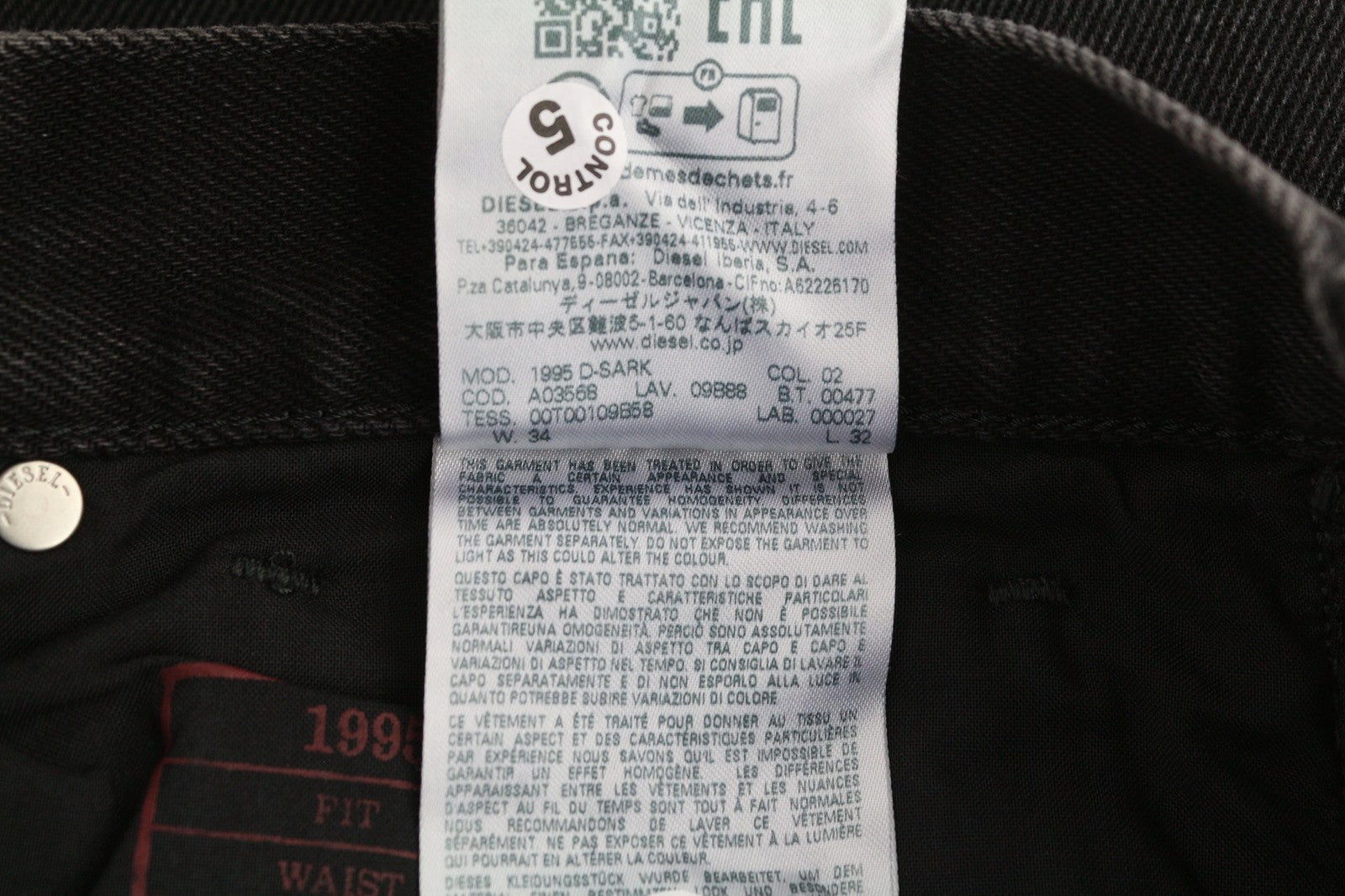 DIESEL 1995 D-Sark 09B88 vyriški džinsai W34/L32 ploni tiesūs džinsai, juodi, rekomenduojama kaina – 185 € 