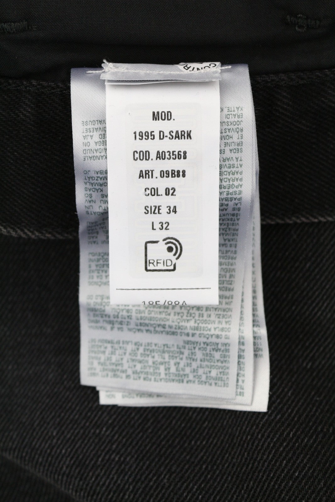 DIESEL 1995 D-Sark 09B88 vyriški džinsai W34/L32 ploni tiesūs džinsai, juodi, rekomenduojama kaina – 185 € 