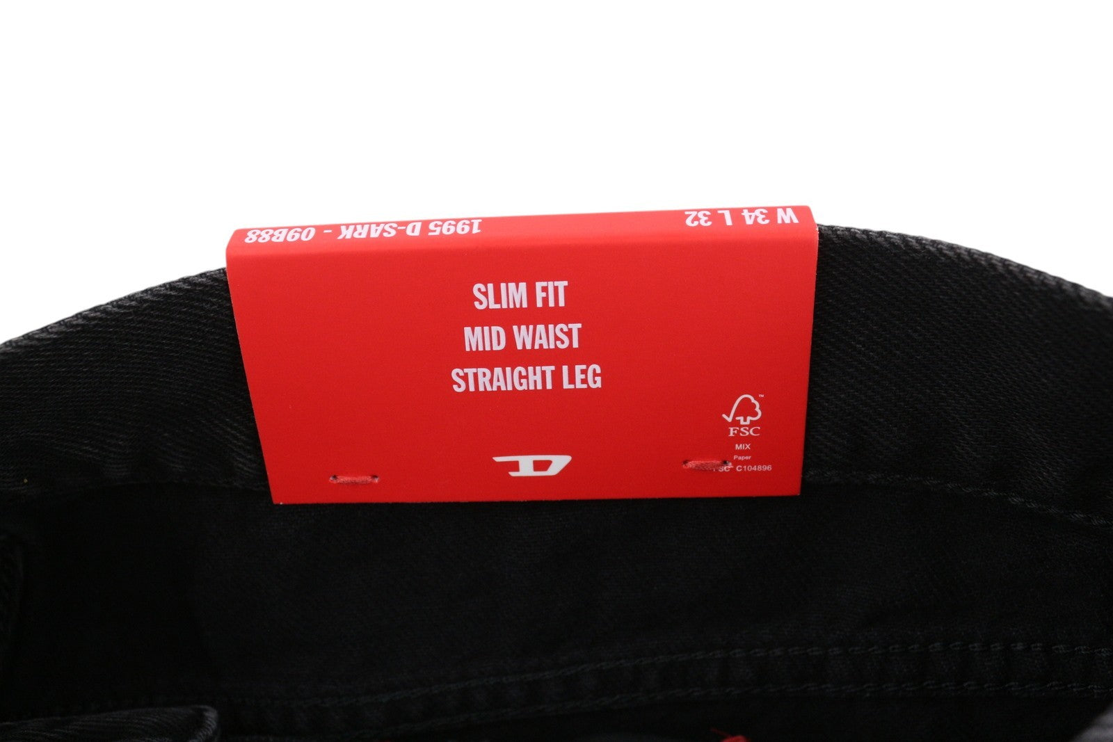 DIESEL 1995 D-Sark 09B88 vyriški džinsai W34/L32 ploni tiesūs džinsai, juodi, rekomenduojama kaina – 185 € 