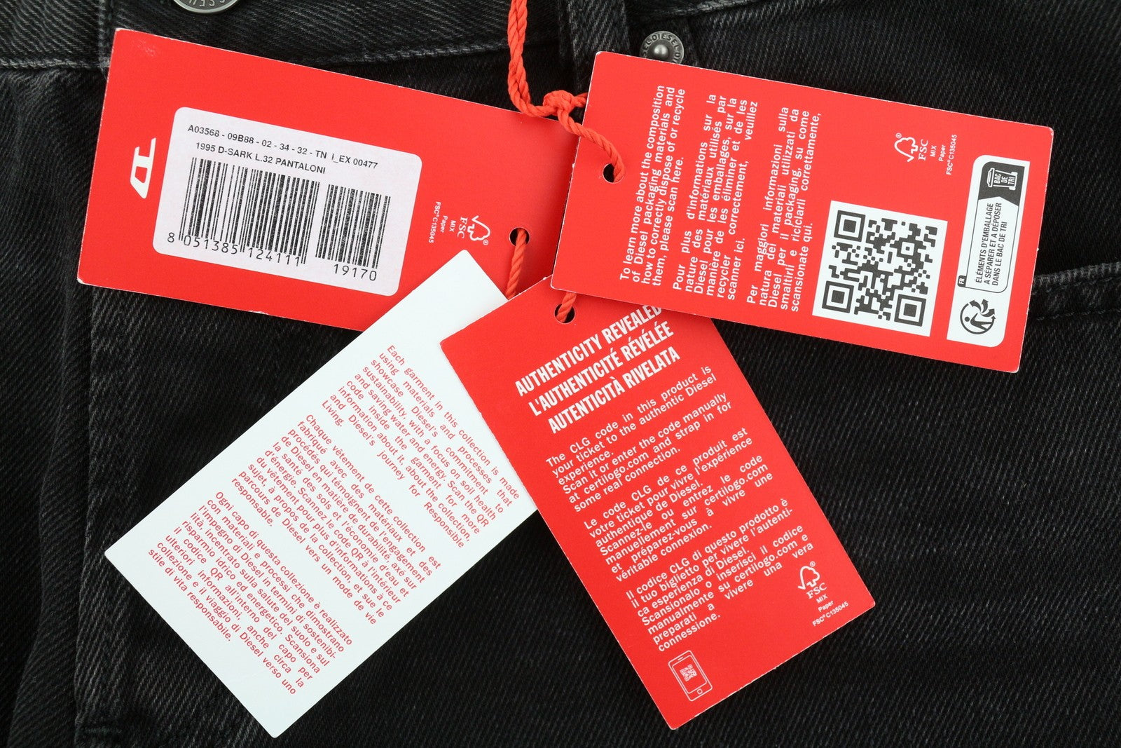 DIESEL 1995 D-Sark 09B88 vyriški džinsai W34/L32 ploni tiesūs džinsai, juodi, rekomenduojama kaina – 185 € 