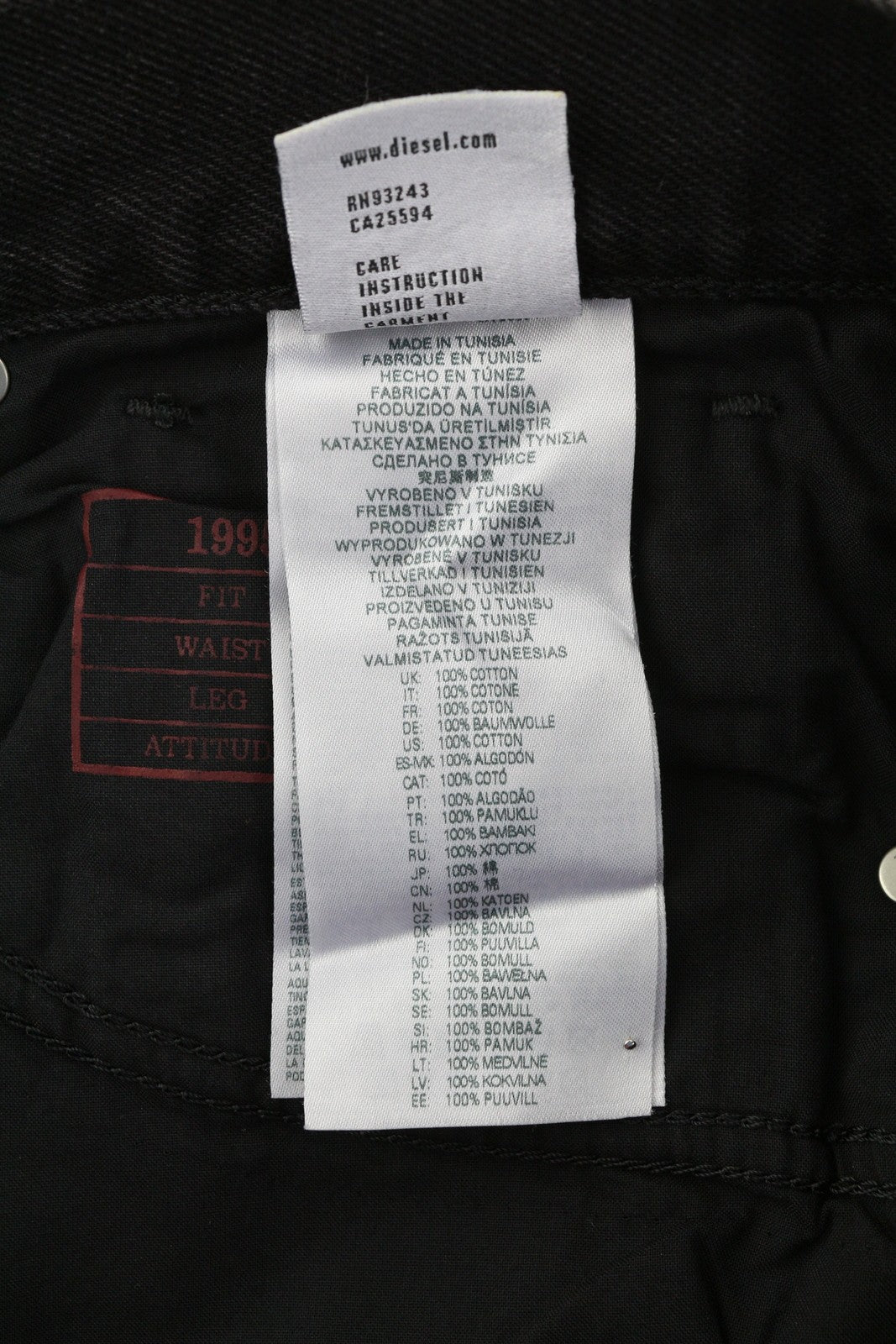 DIESEL 1995 D-Sark 09B88 vyriški džinsai W34/L32 ploni tiesūs džinsai, juodi, rekomenduojama kaina – 185 € 