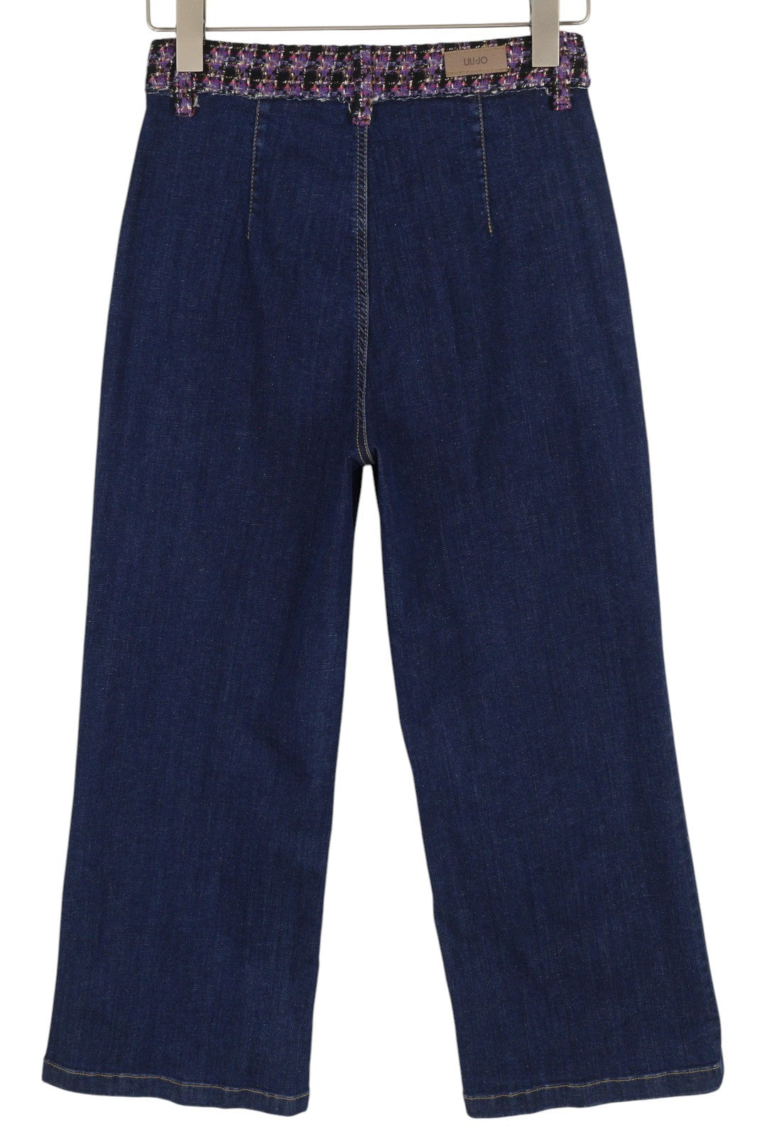 LIU JO džinsai su kutais, 42 dydžio, aukštu juosmeniu, platėjančiomis klešnėmis, su užtrauktuku, mėlynos spalvos logotipu. 