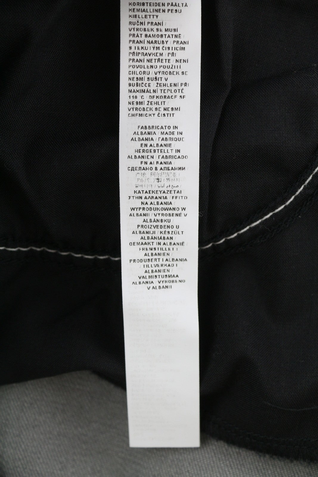 LIU JO moteriški džinsai W32 pilki skalbto džinso spalvos, iki kulkšnies, su užtrauktuku ir plonu kirpimu. 