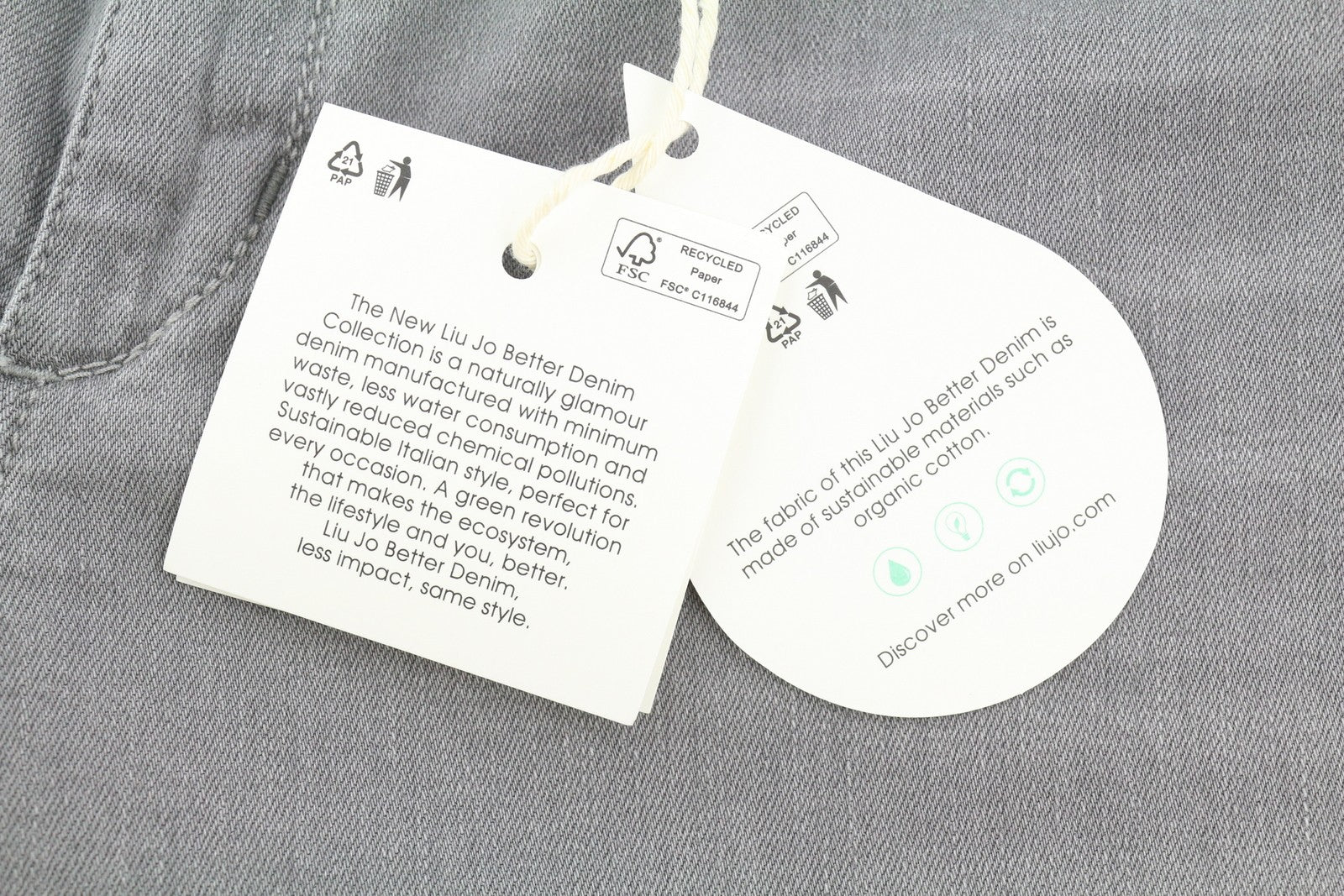 LIU JO moteriški džinsai W32 pilki skalbto džinso spalvos, iki kulkšnies, su užtrauktuku ir plonu kirpimu. 