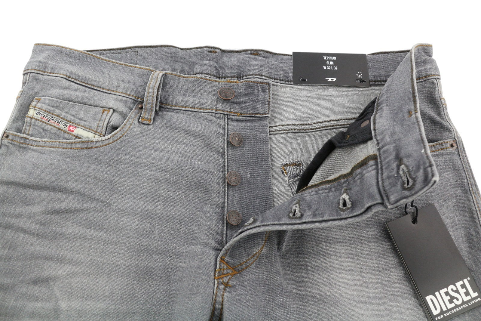 DIESEL Tepphar RB061 vyriški džinsai W32/L32 Slim su sagomis, skalbtos pilkos spalvos, rekomenduojama kaina – 175 € 