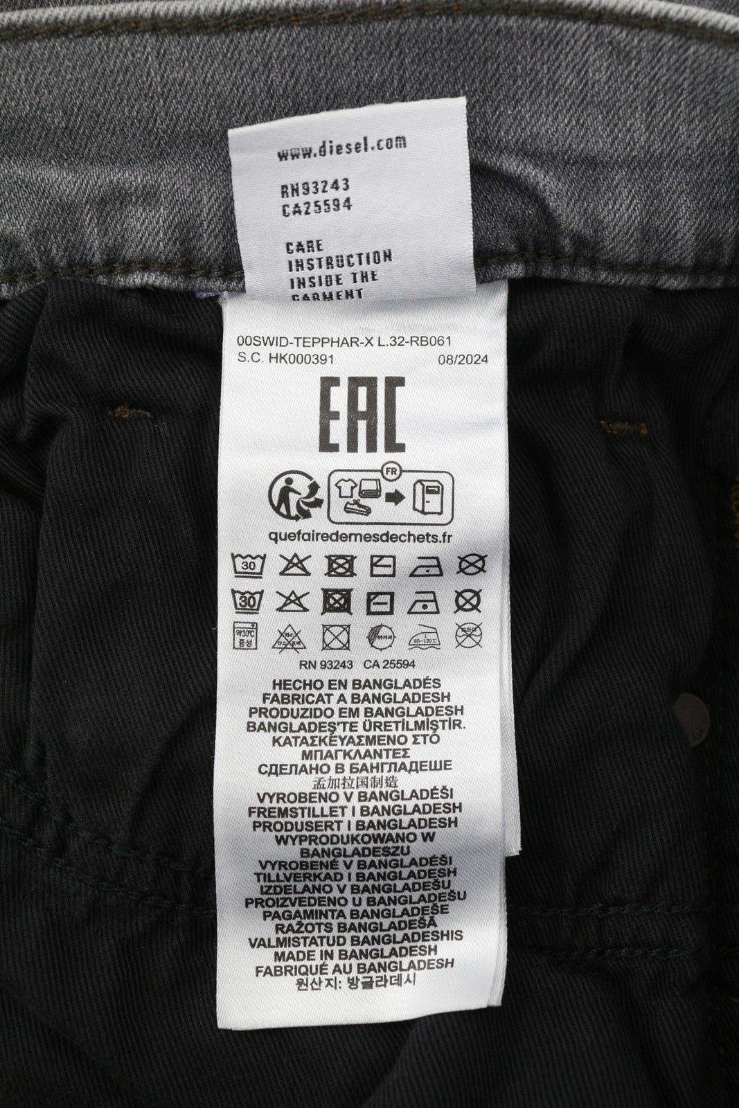 DIESEL Tepphar RB061 vyriški džinsai W32/L32 Slim su sagomis, skalbtos pilkos spalvos, rekomenduojama kaina – 175 € 