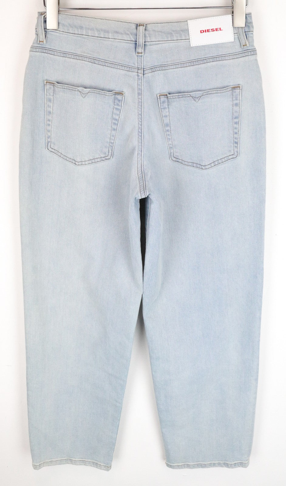 DIESEL Niclah 084RR moteriškos tiesios džinsinės kelnės W27/L32 aukštu juosmeniu šviesiai mėlynos spalvos. 