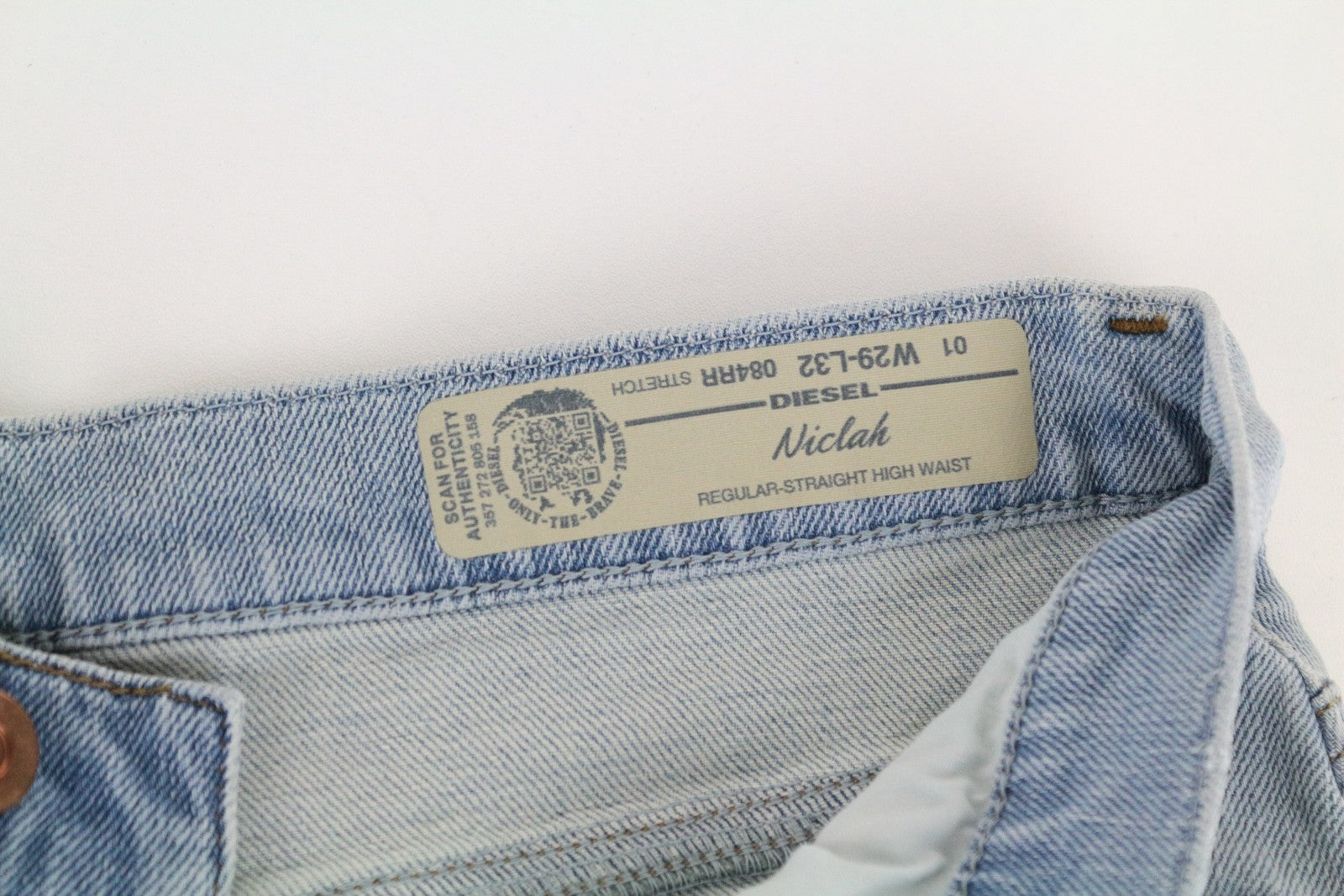 DIESEL Niclah 084RR moteriškos tiesios džinsinės kelnės W29/L32 aukštu juosmeniu, tamprios, mėlynos spalvos 