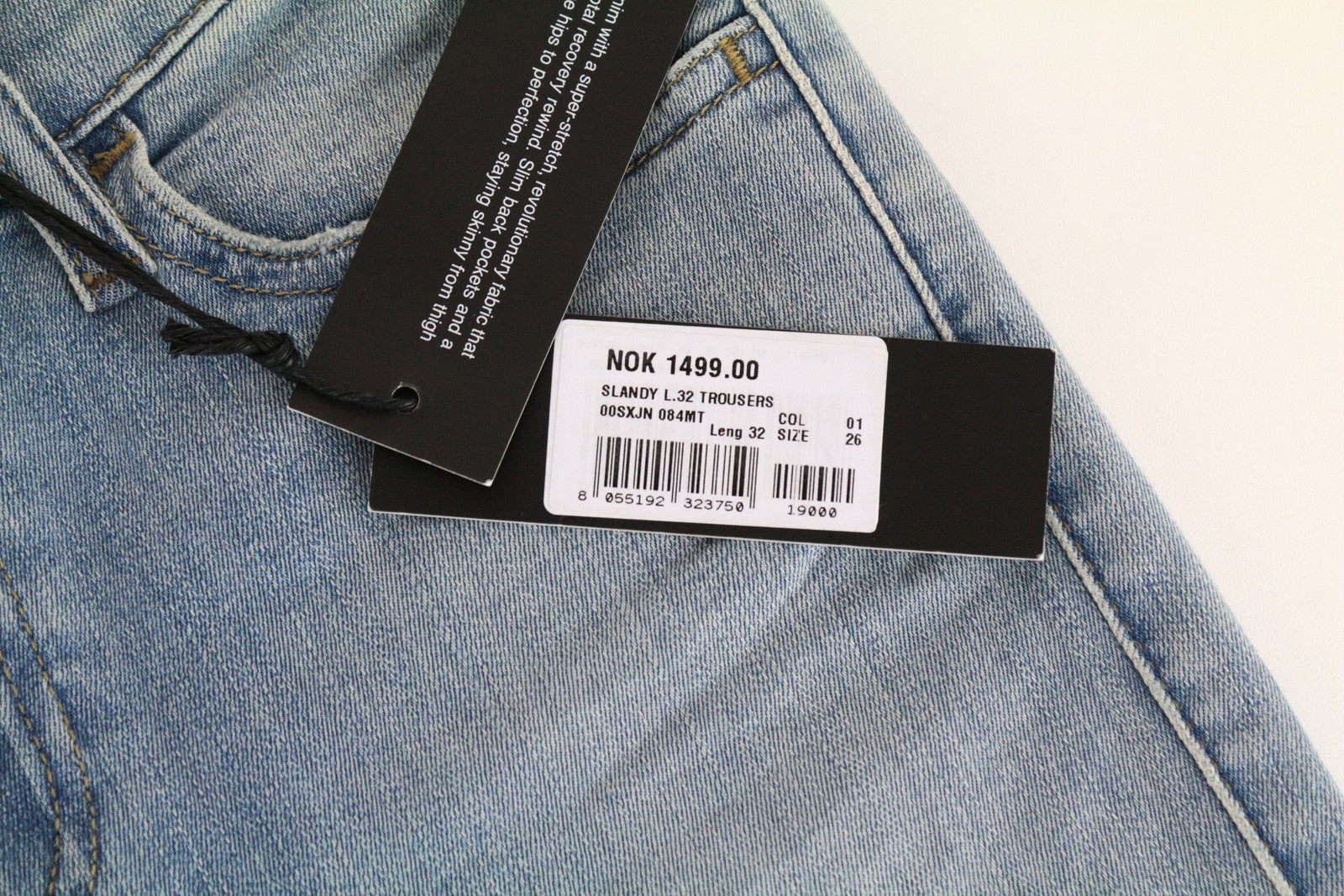 DIESEL Slandy 084MT moteriškos aptemptos džinsinės kelnės W26/L32, dirbtinai aptemptos, mėlynos 