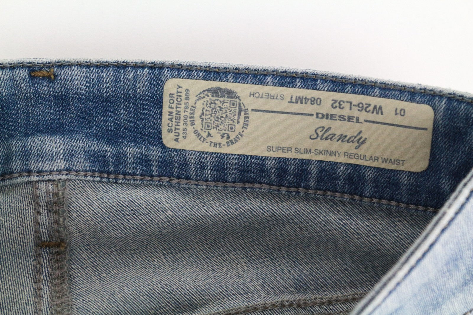 DIESEL Slandy 084MT moteriškos aptemptos džinsinės kelnės W26/L32, dirbtinai aptemptos, mėlynos 