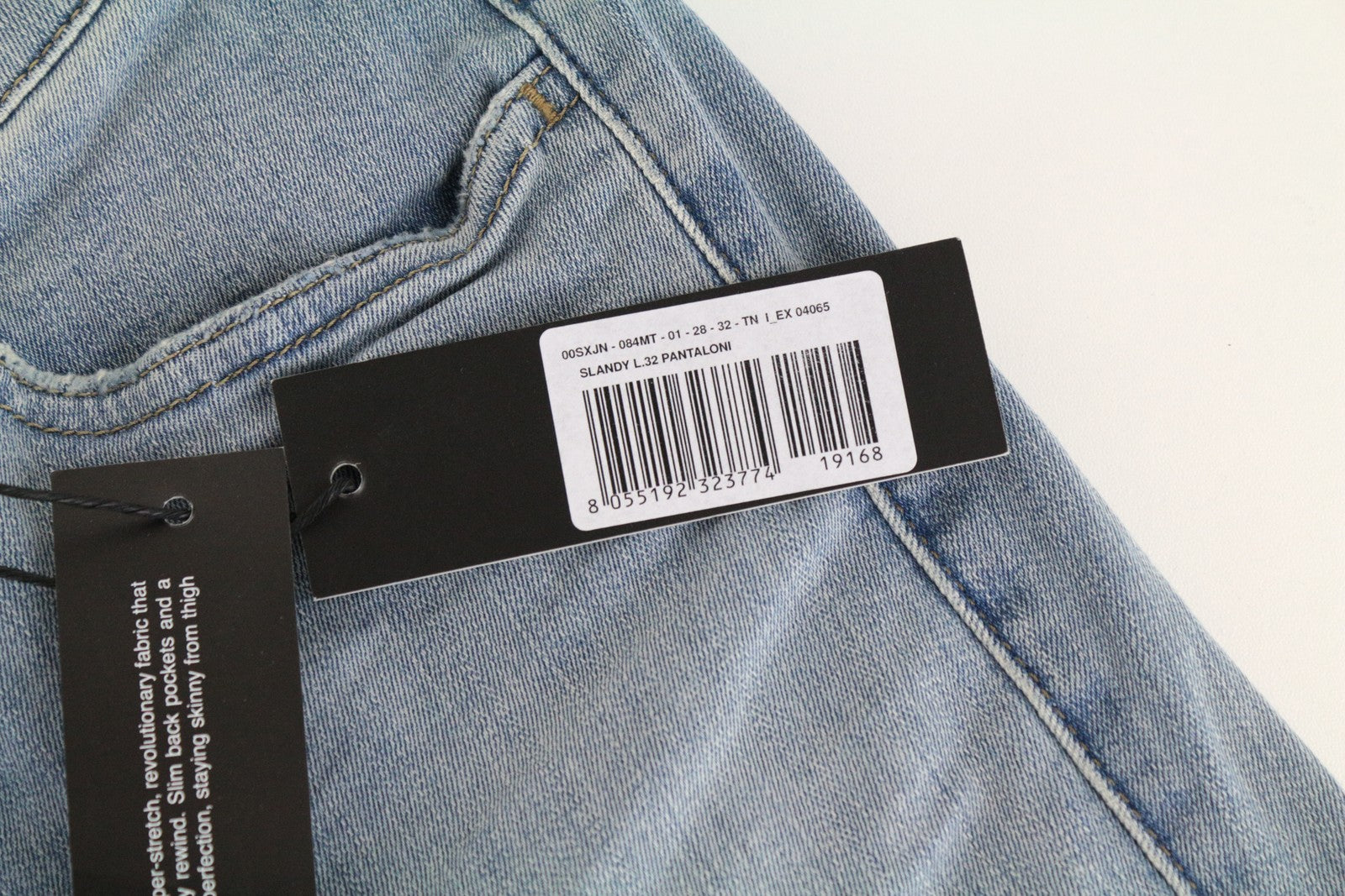 DIESEL Slandy 084MT moteriškos aptemptos džinsinės kelnės W28/L32 su užtrauktuku, dirbtinai sendintos, itin plonos 