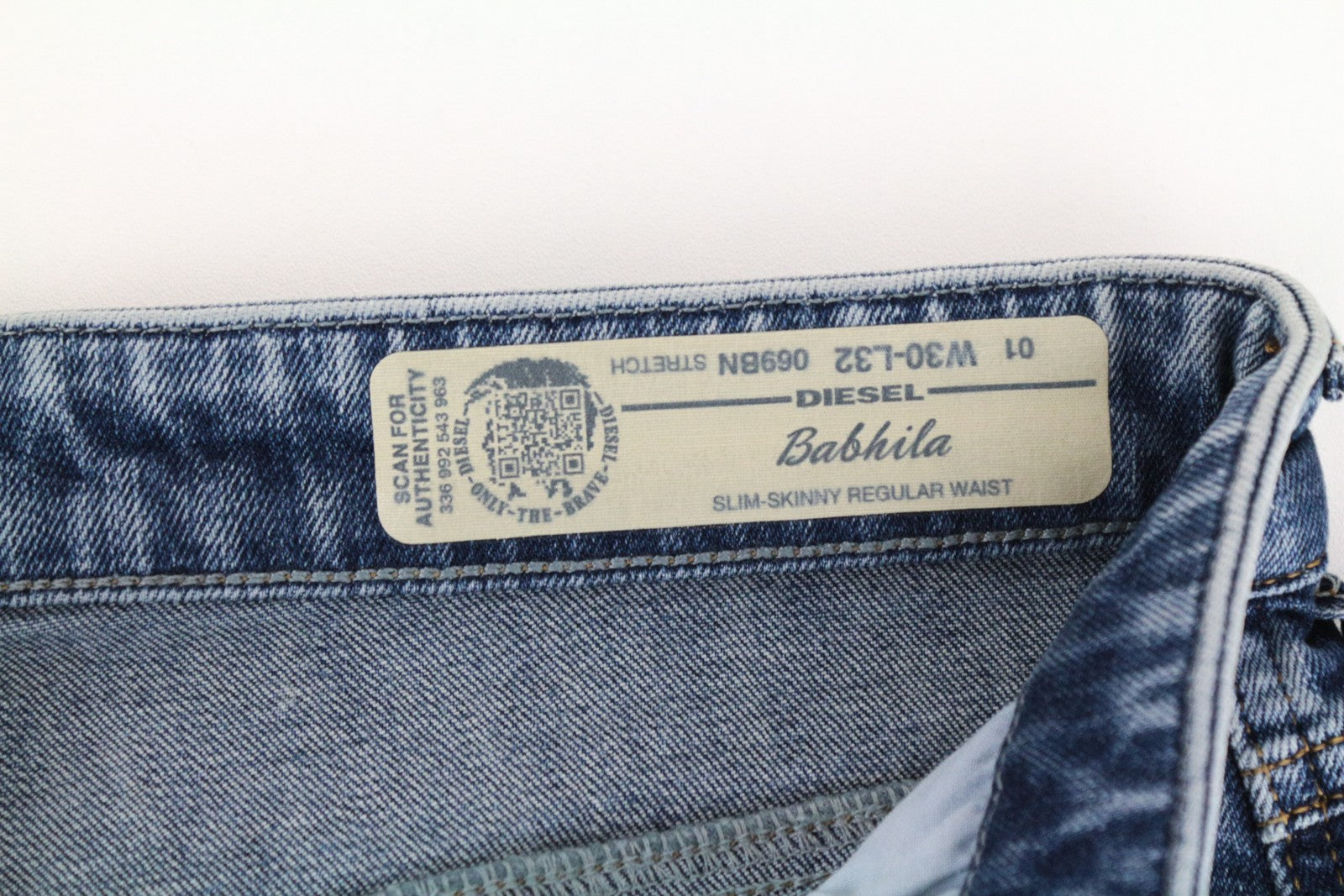 DIESEL Babhila 069BN moteriški aptempti džinsai W30/L32 šviesiai mėlyni, tamprūs, ploni 