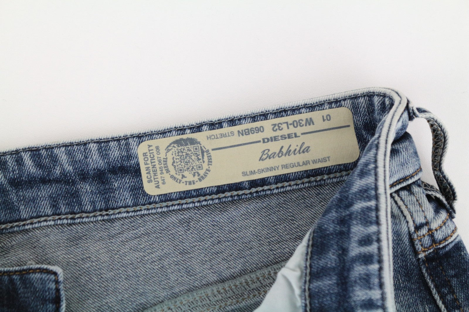 DIESEL Babhila 069BN moteriški aptempti džinsai W30/L32 išblukintos mėlynos spalvos ploni tamprūs džinsai su sagomis 