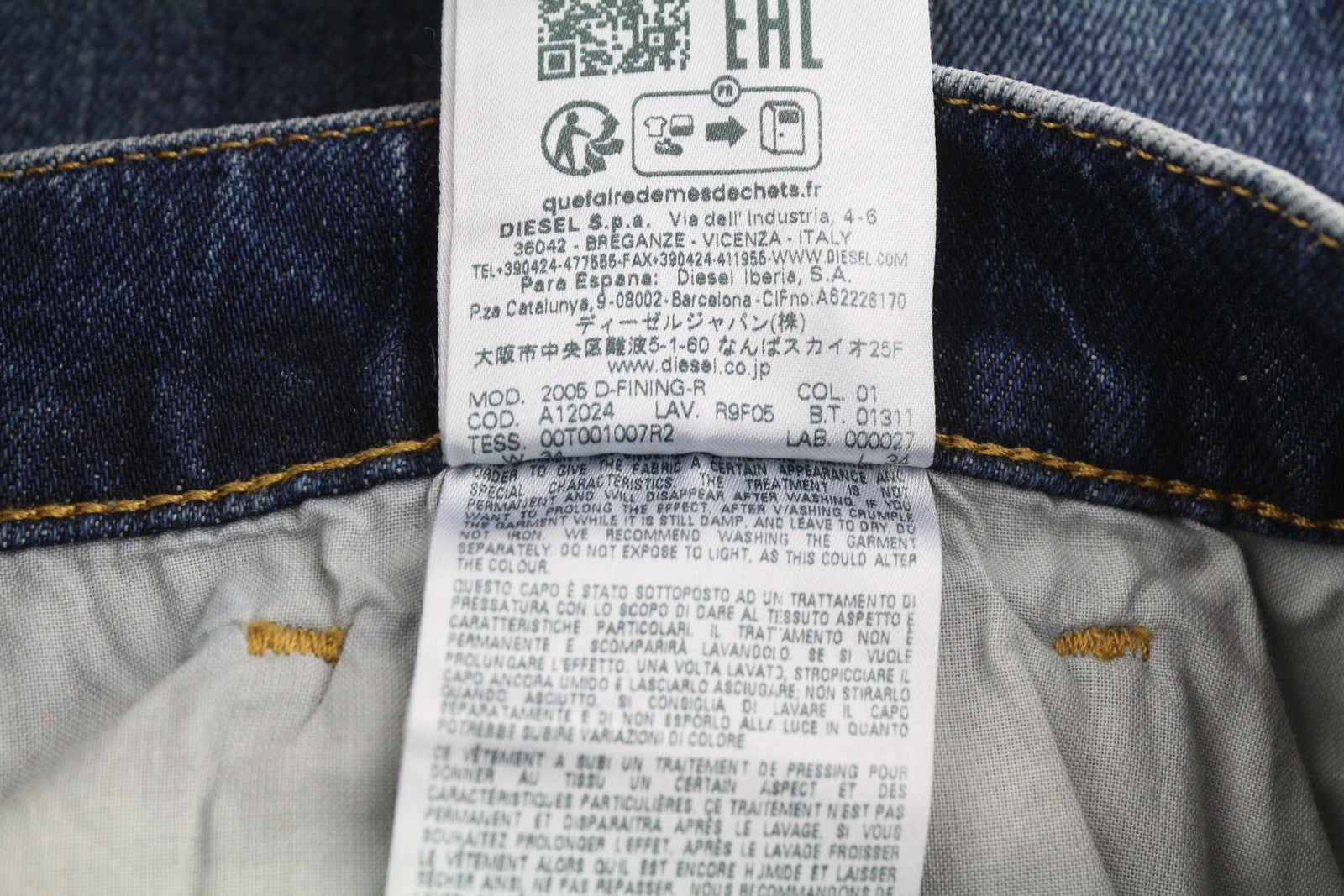 DIESEL 2005 D-Fining R9F05 vyriški džinsai, W34/L34, įprasti, siaurėjantys, su apnašomis. Rekomenduojama kaina – 225 €. 