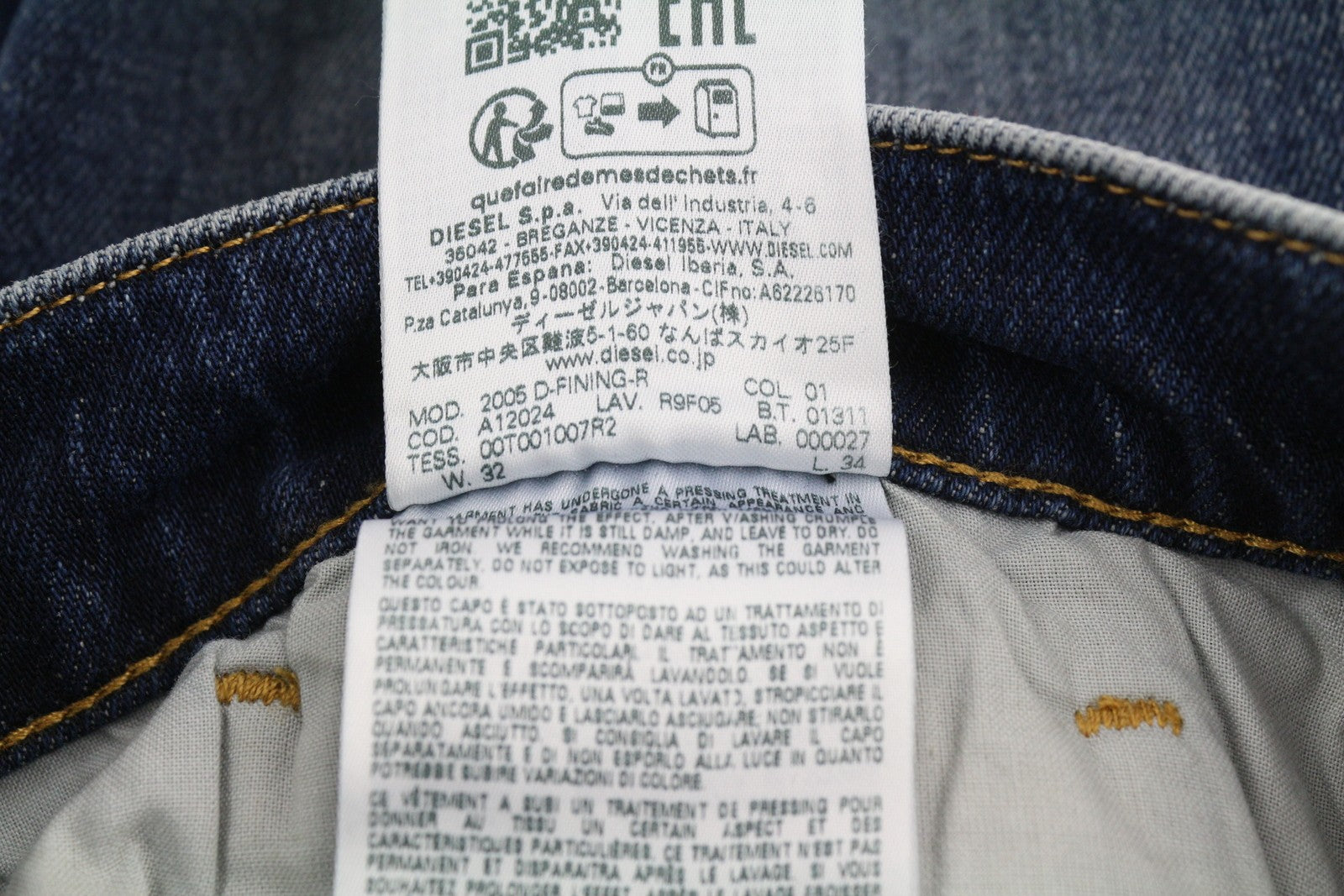 DIESEL 2005 D-Fining R9F05 vyriški džinsai, W32/L34, įprasti, siaurėjantys, su apnašomis. Rekomenduojama kaina – 225 €. 