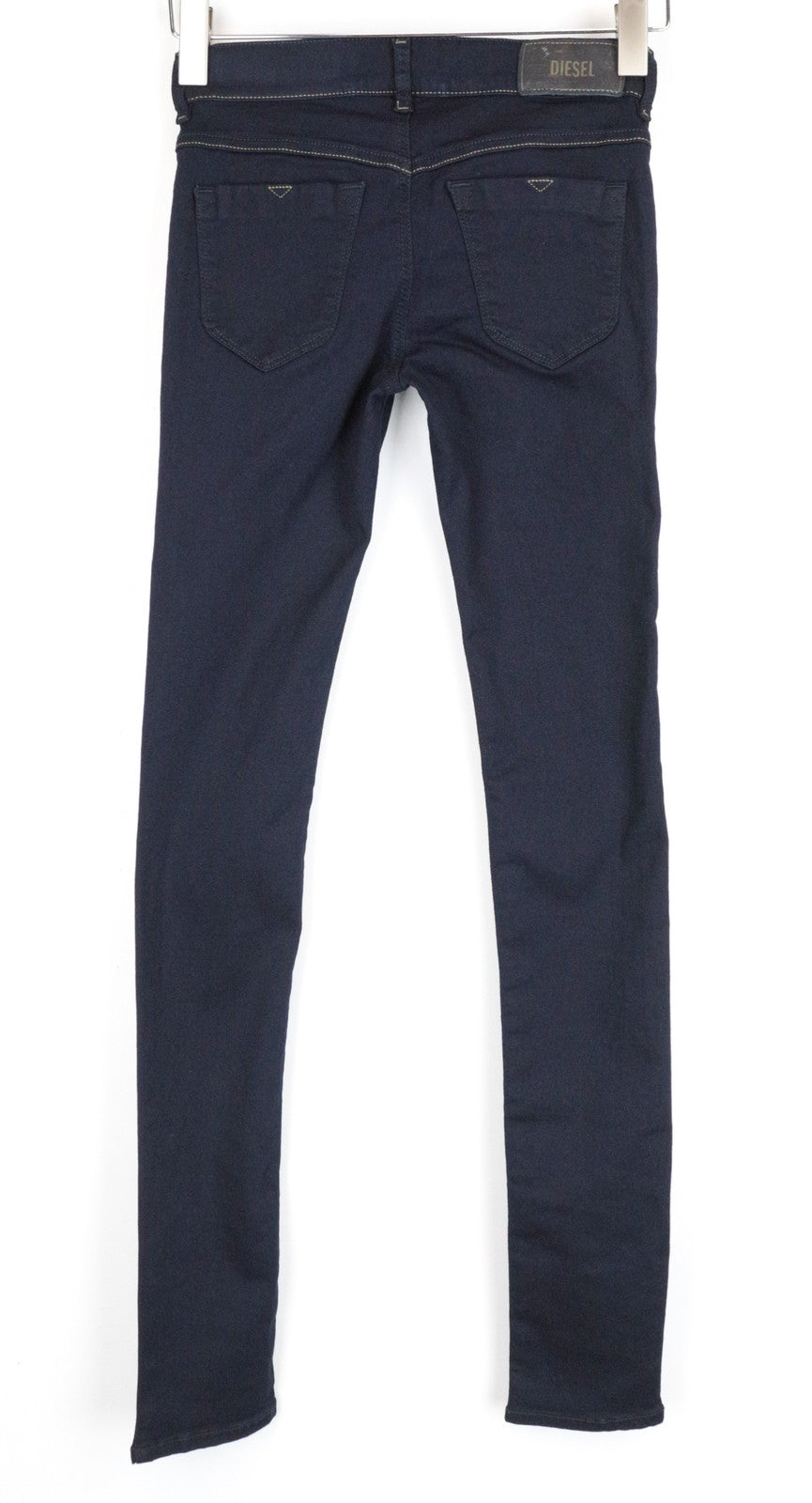 DIESEL Livier 0881B moteriškos džinsinės kelnės W25 itin plonos, tamsiai mėlynos, žemu juosmeniu 