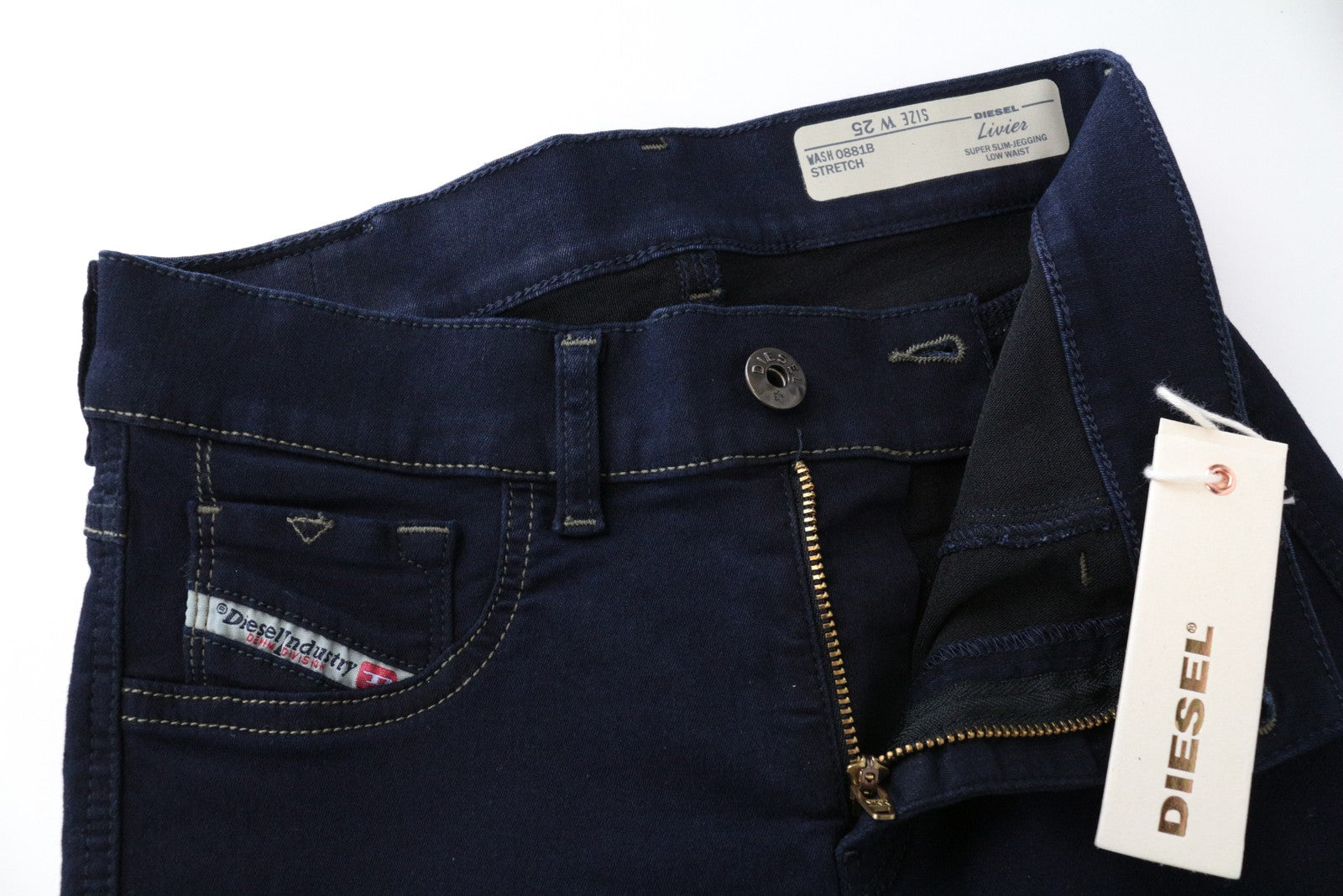 DIESEL Livier 0881B moteriškos džinsinės kelnės W25 itin plonos, tamsiai mėlynos, žemu juosmeniu 