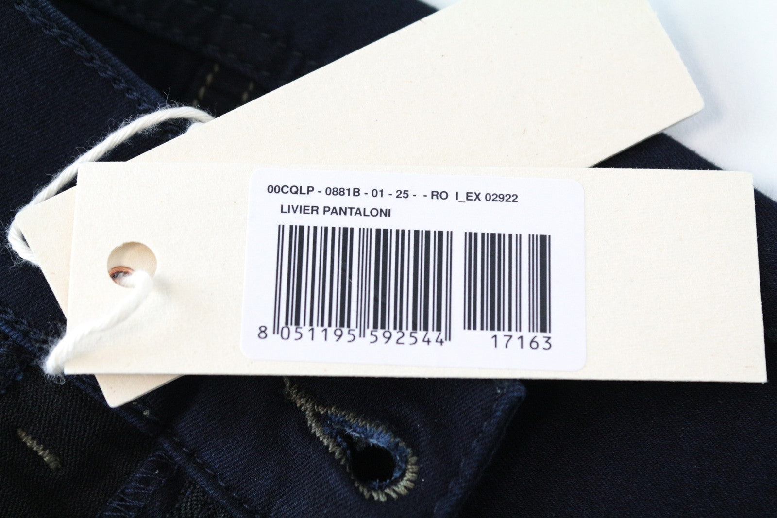 DIESEL Livier 0881B moteriškos džinsinės kelnės W25 itin plonos, tamsiai mėlynos, žemu juosmeniu 