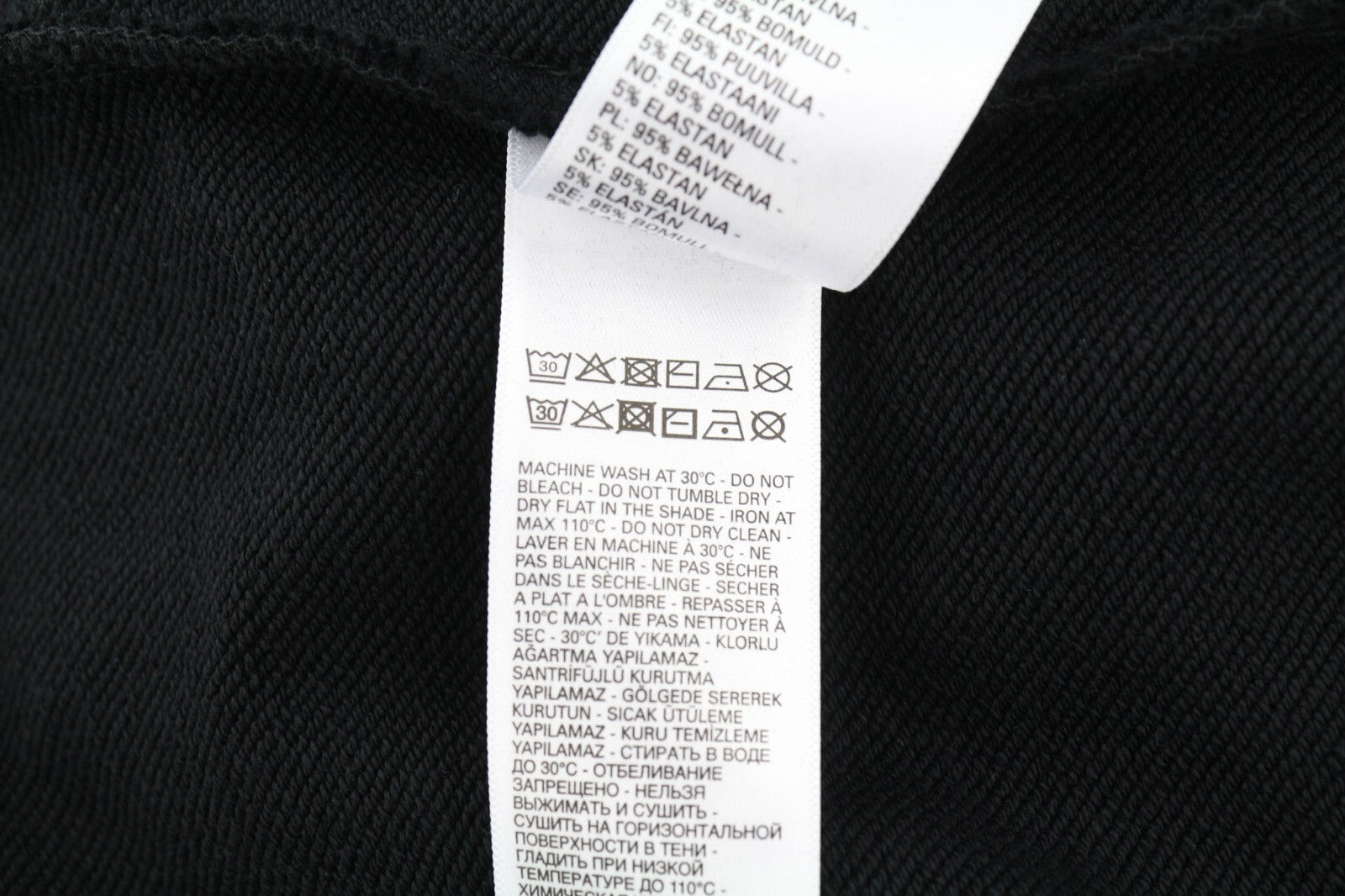 DIESEL D-Ilse-TR moteriška suknelė 2XS juoda ilgomis rankovėmis su gobtuvu priekyje su logotipu, rekomenduojama kaina – 160 € 