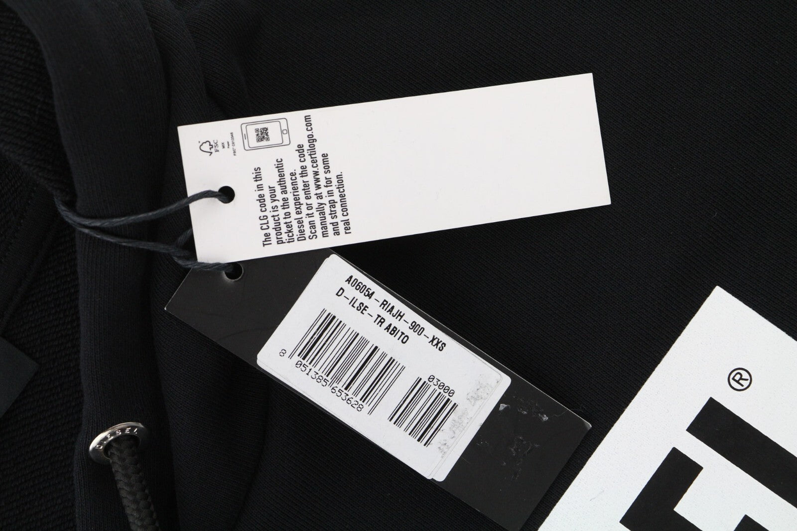 DIESEL D-Ilse-TR moteriška suknelė 2XS juoda ilgomis rankovėmis su gobtuvu priekyje su logotipu, rekomenduojama kaina – 160 € 