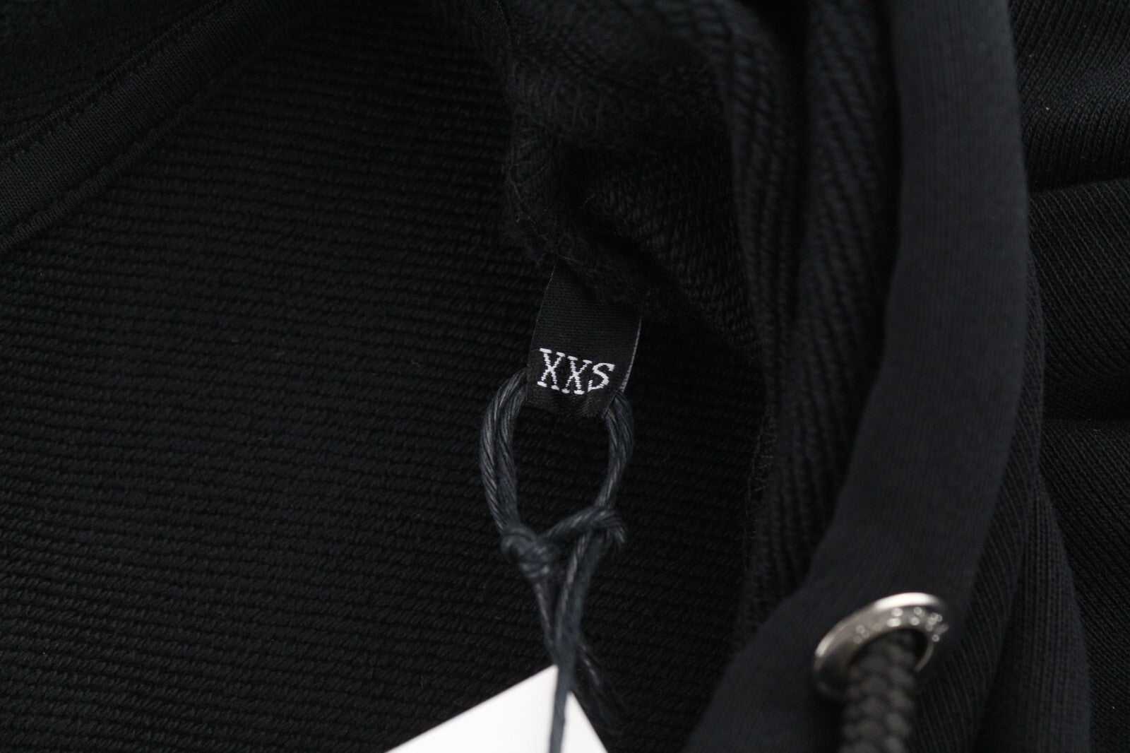 DIESEL D-Ilse-TR moteriška suknelė 2XS juoda ilgomis rankovėmis su gobtuvu priekyje su logotipu, rekomenduojama kaina – 160 € 