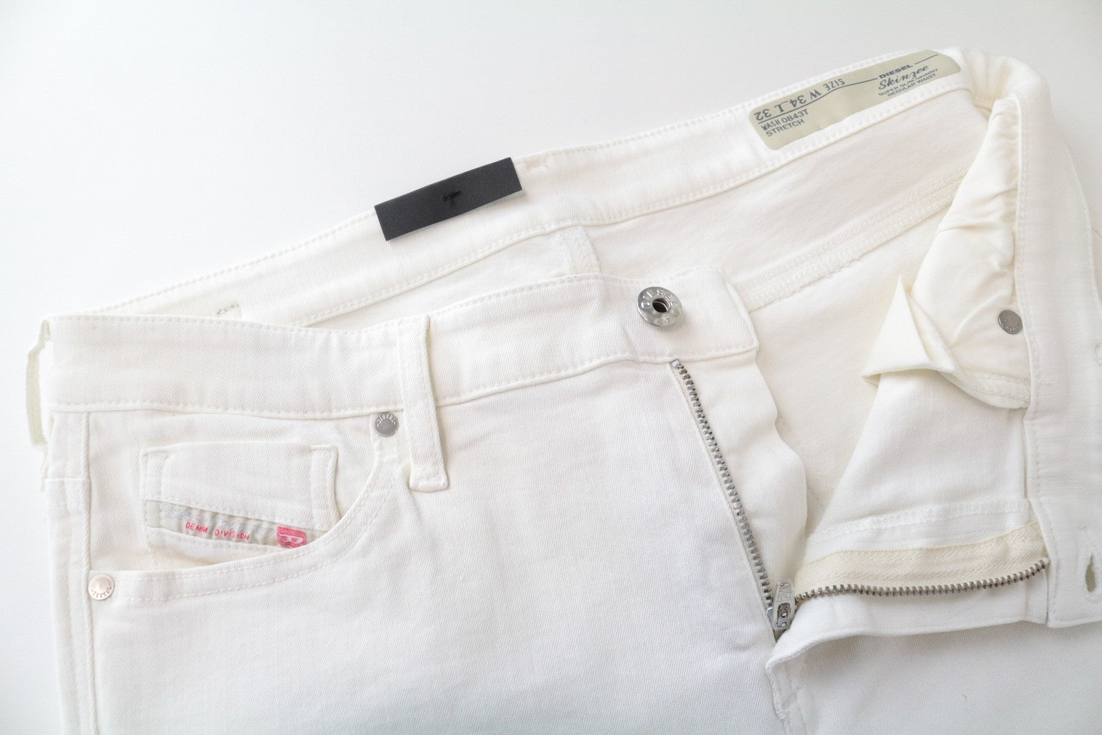 DIESEL Skinzee 0843T W34/L32 balkšvos spalvos itin ploni, tamprūs, aptempti moteriški džinsai 