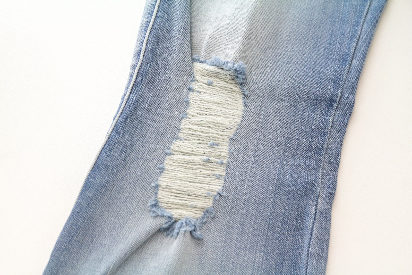 DIESEL Skinzee R4TM8 W26/L30 mėlyni plėšyti, ploni, aptempti moteriški džinsai 