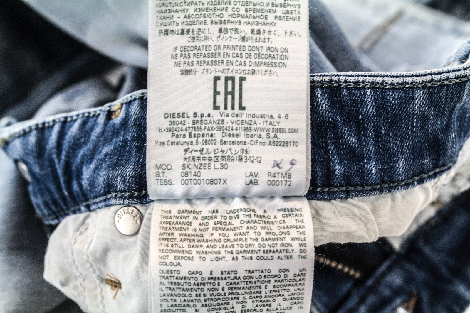 DIESEL Skinzee R4TM8 W26/L30 mėlyni plėšyti, ploni, aptempti moteriški džinsai 