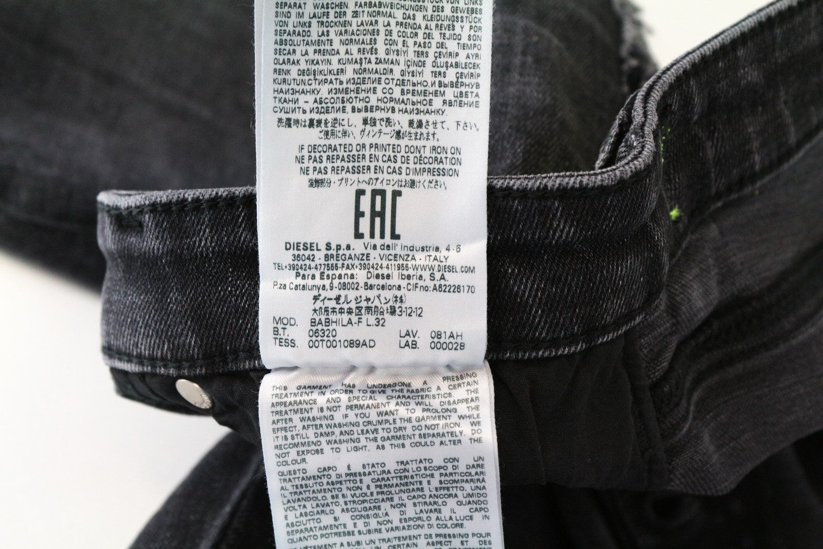 DIESEL Babhila-F 081AH W29/L32 pilki aptempti moteriški džinsai „Slim Stretch“ 