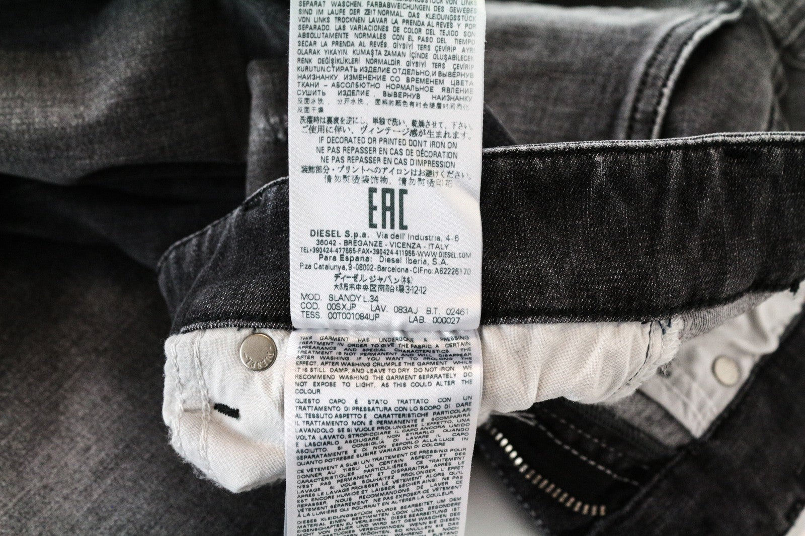 DIESEL Slandy 083AJ W25/L34 pilki, ploni, aptempti, medvilniniai moteriški džinsai 