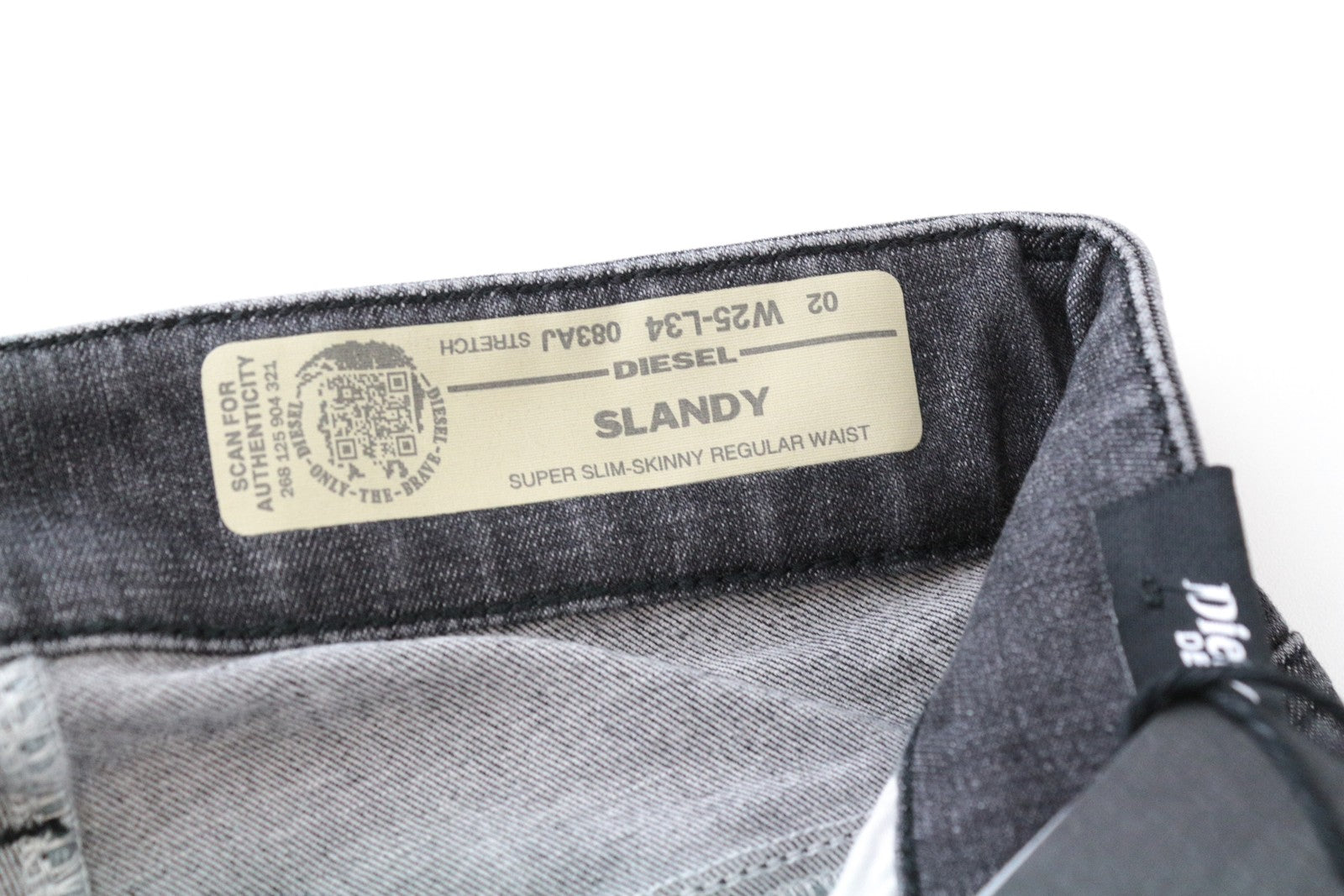 DIESEL Slandy 083AJ W25/L34 pilki, ploni, aptempti, medvilniniai moteriški džinsai 